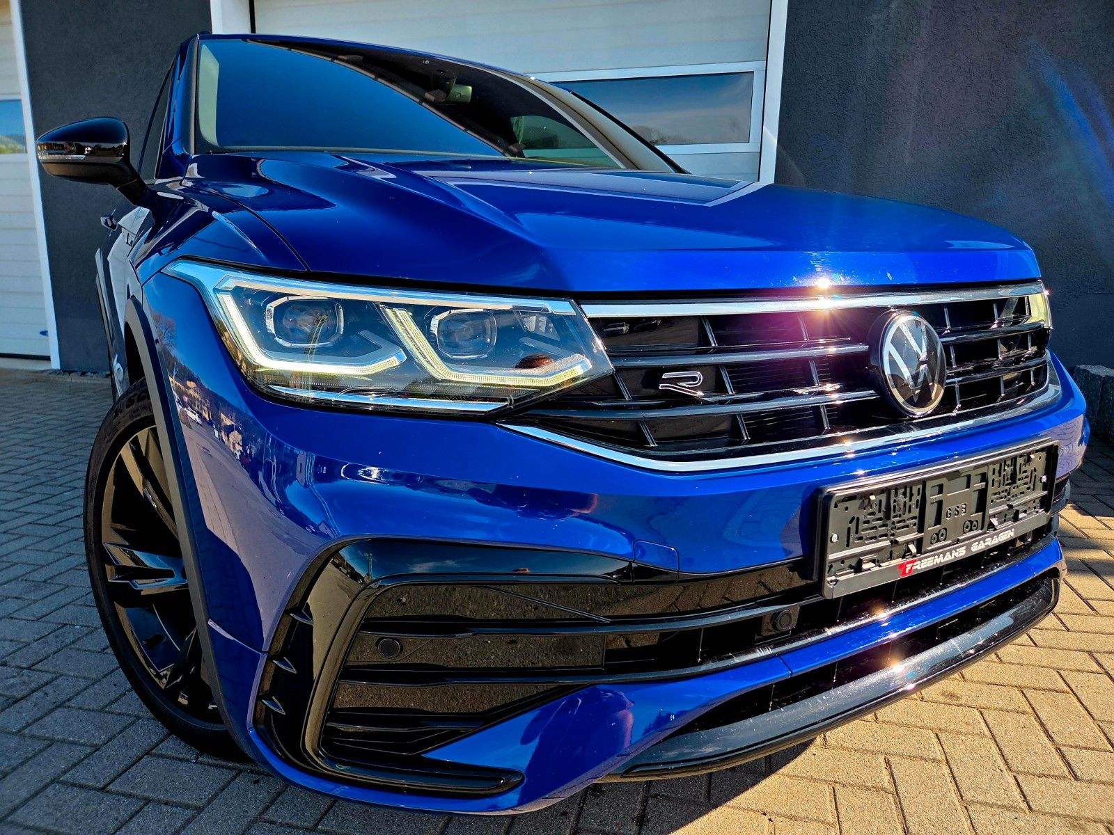 Volkswagen TIGUAN R-LINE Black - Samsaru's Car Outlet