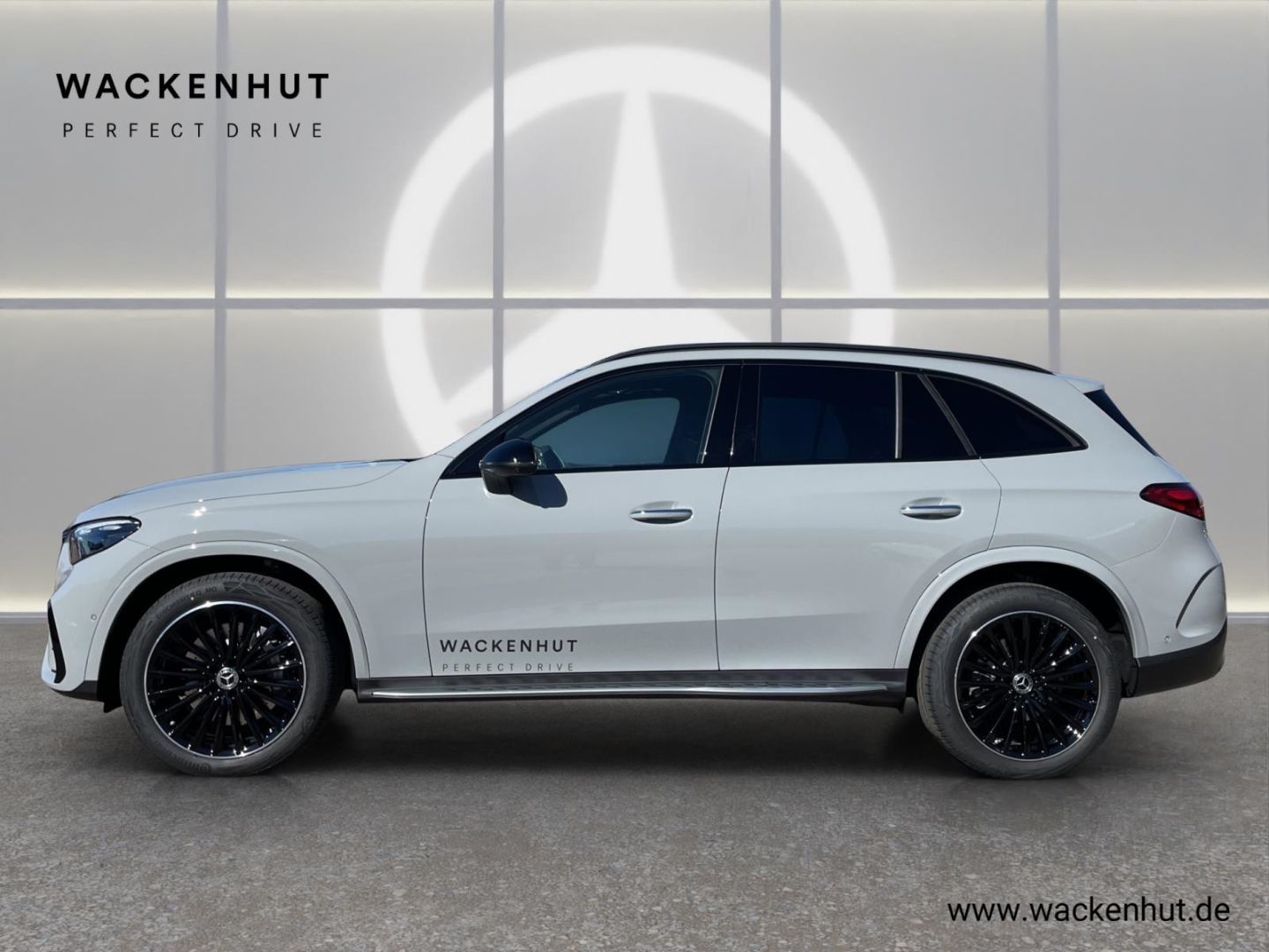 Mercedes-Benz GLC 300 4M EDITION AMG 20''NIGHT PANO AHK DISTR