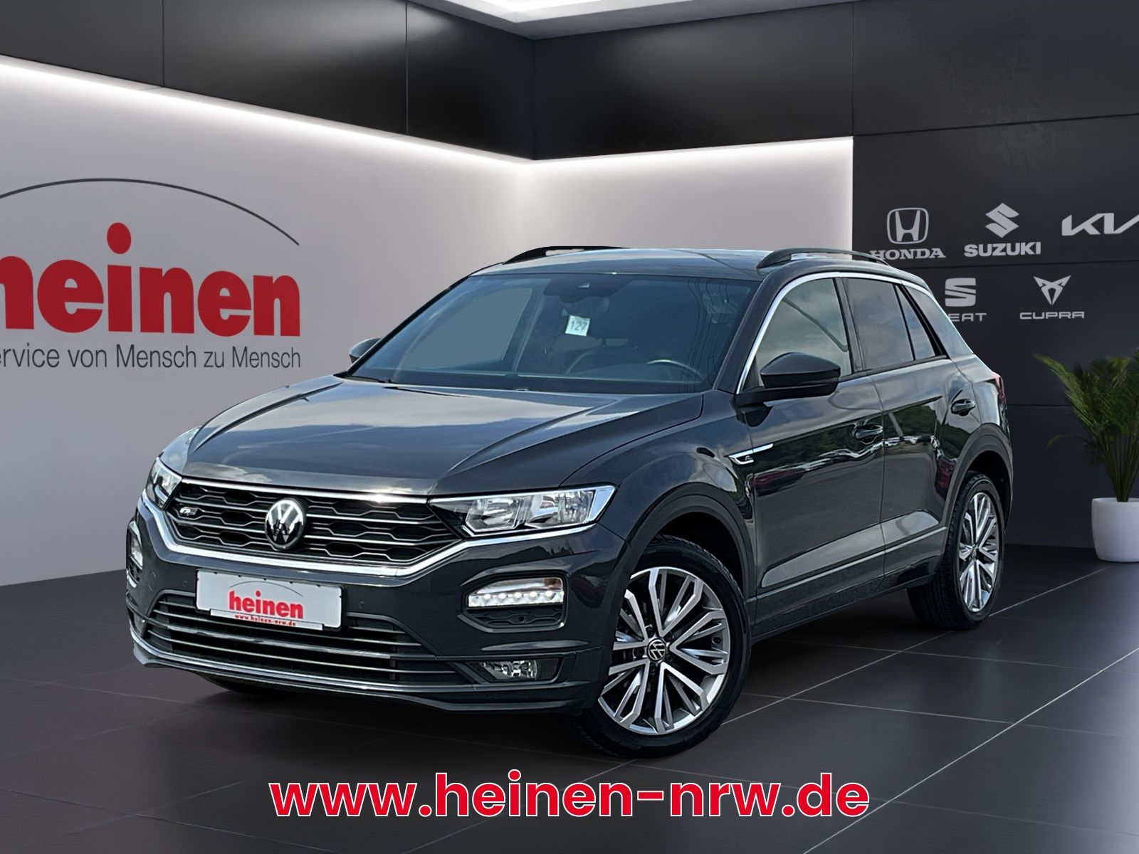 Volkswagen T-Roc 1.5 TSI DSG Sport R-Line - Samsaru's Car Outlet
