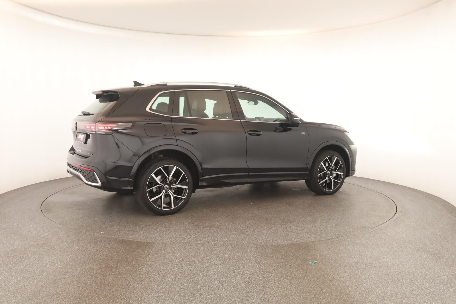 Volkswagen Tiguan 2.0 TDI 4M DSG R-Line Leder Pano Navi 360