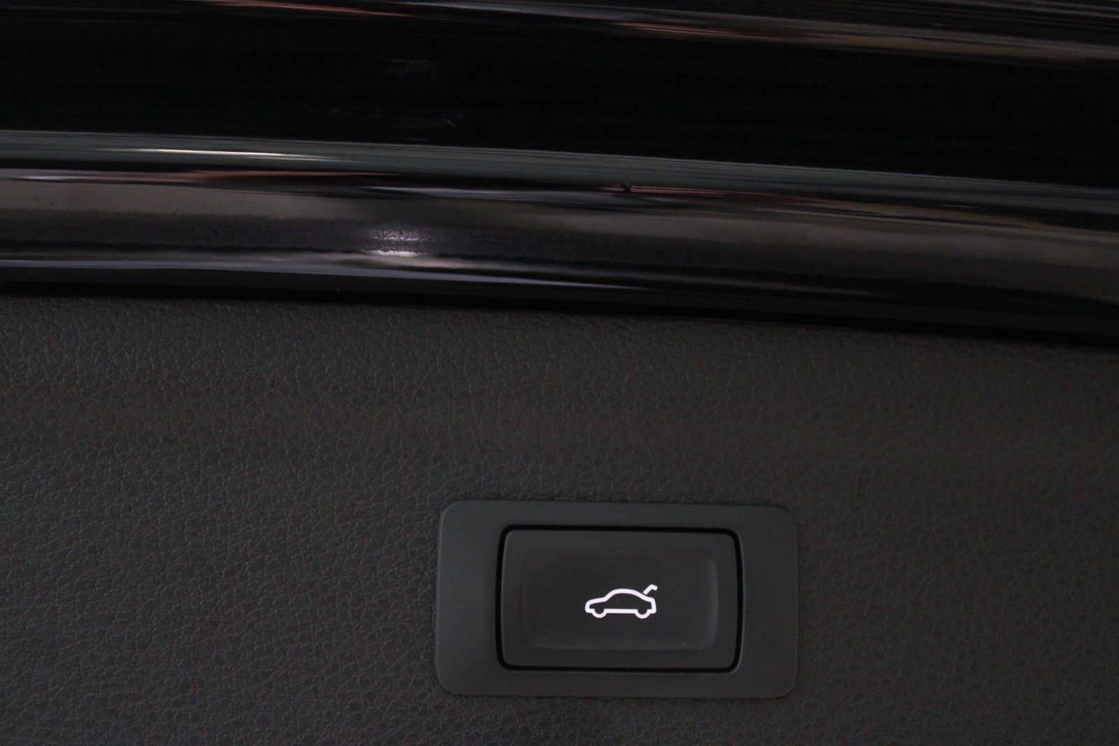 Audi Q3 40 TFSI quattro advanced - Samsaru's Car Outlet
