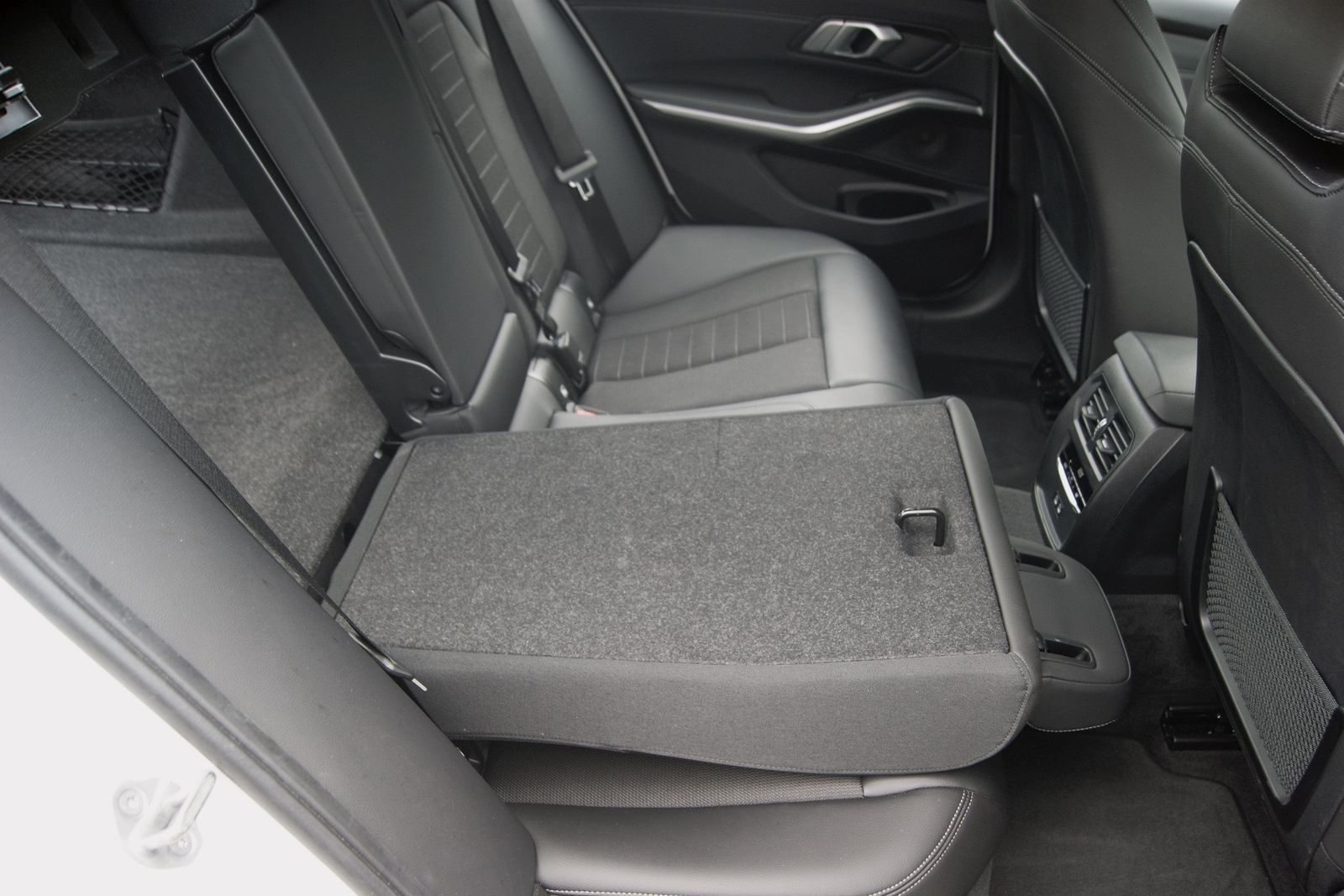 BMW 320d LIM SPORT-LINE - Samsaru's Car Outlet
