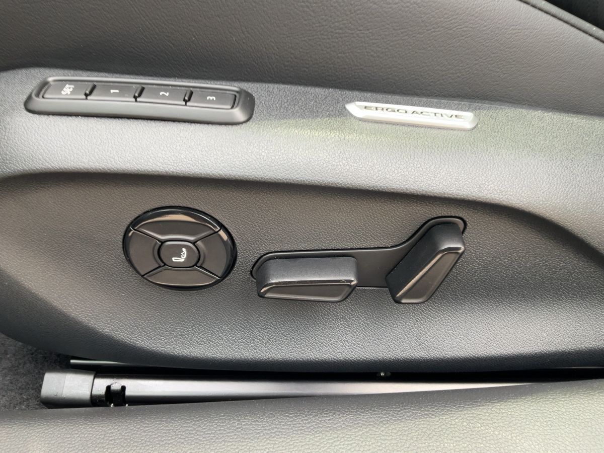 Volkswagen Passat Variant 1.5 eHYBRID R-LINE 5JG+AHK+PANO