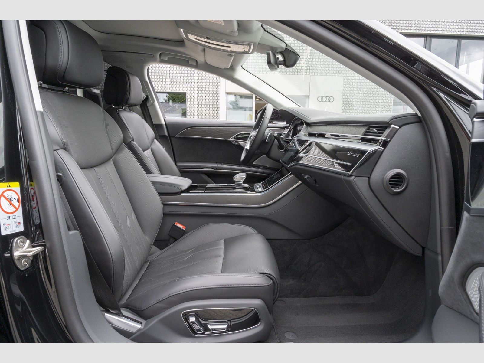 Audi A8 L 60TFSI Advanced - Samsaru's Car Outlet