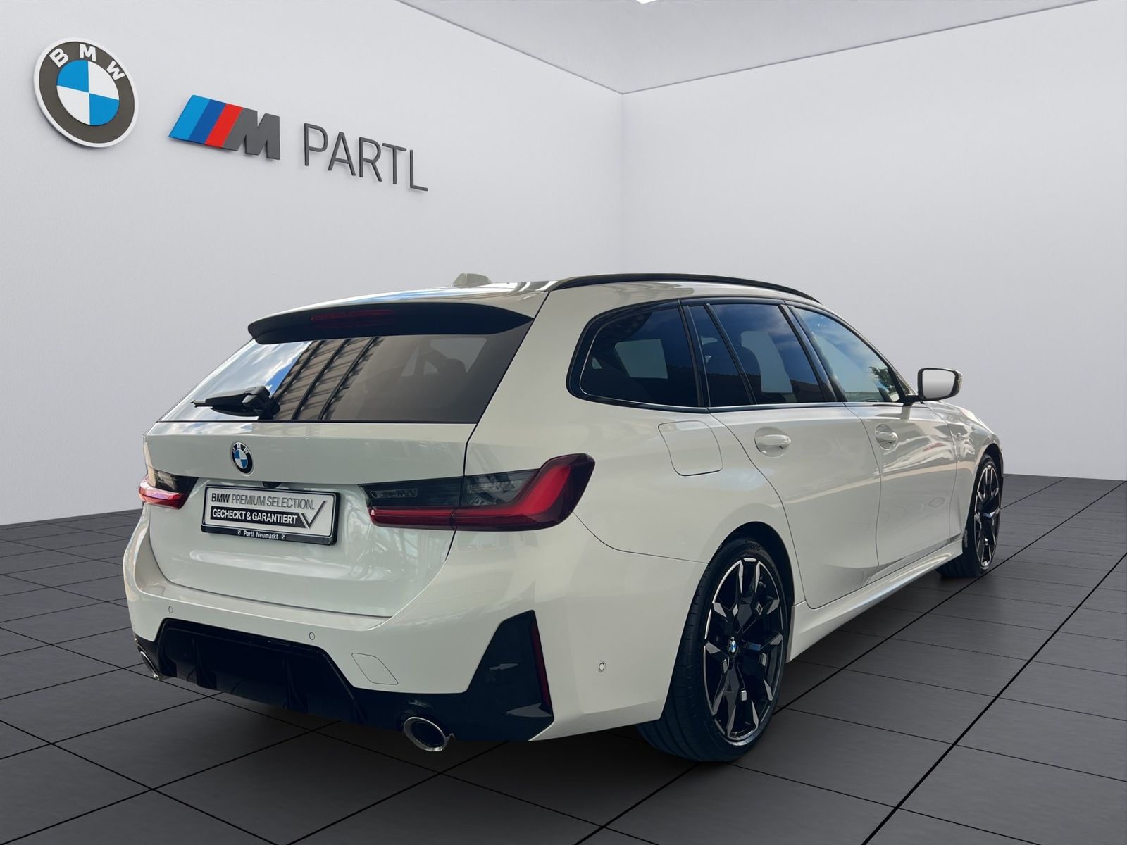 BMW 320i Touring M-Sport adapLED ACC 360° Pano AHK