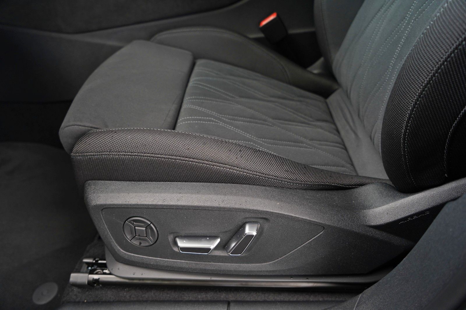 Audi Q3 SUV e-hybrid AHK S-LINE PANO TECH PRO MATRIX