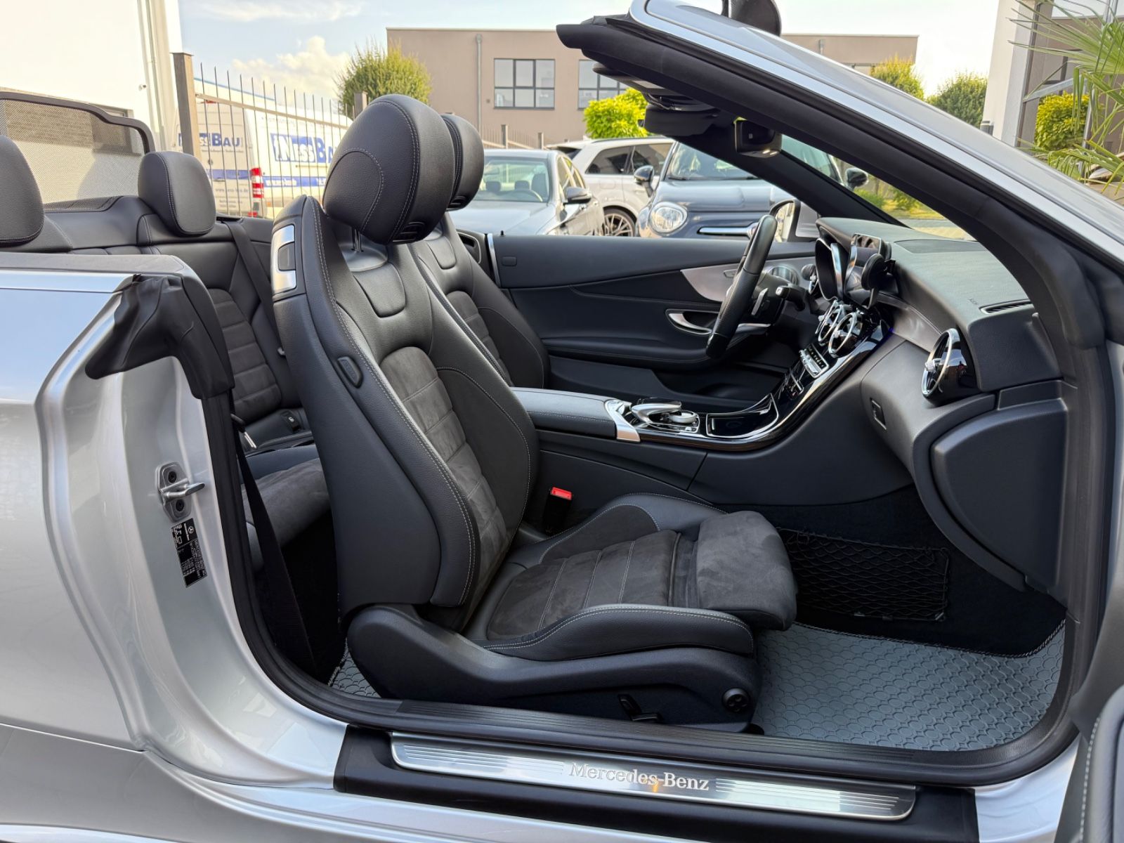 Mercedes-Benz C 200 Cabrio AMG Line - Samsaru's Car Outlet