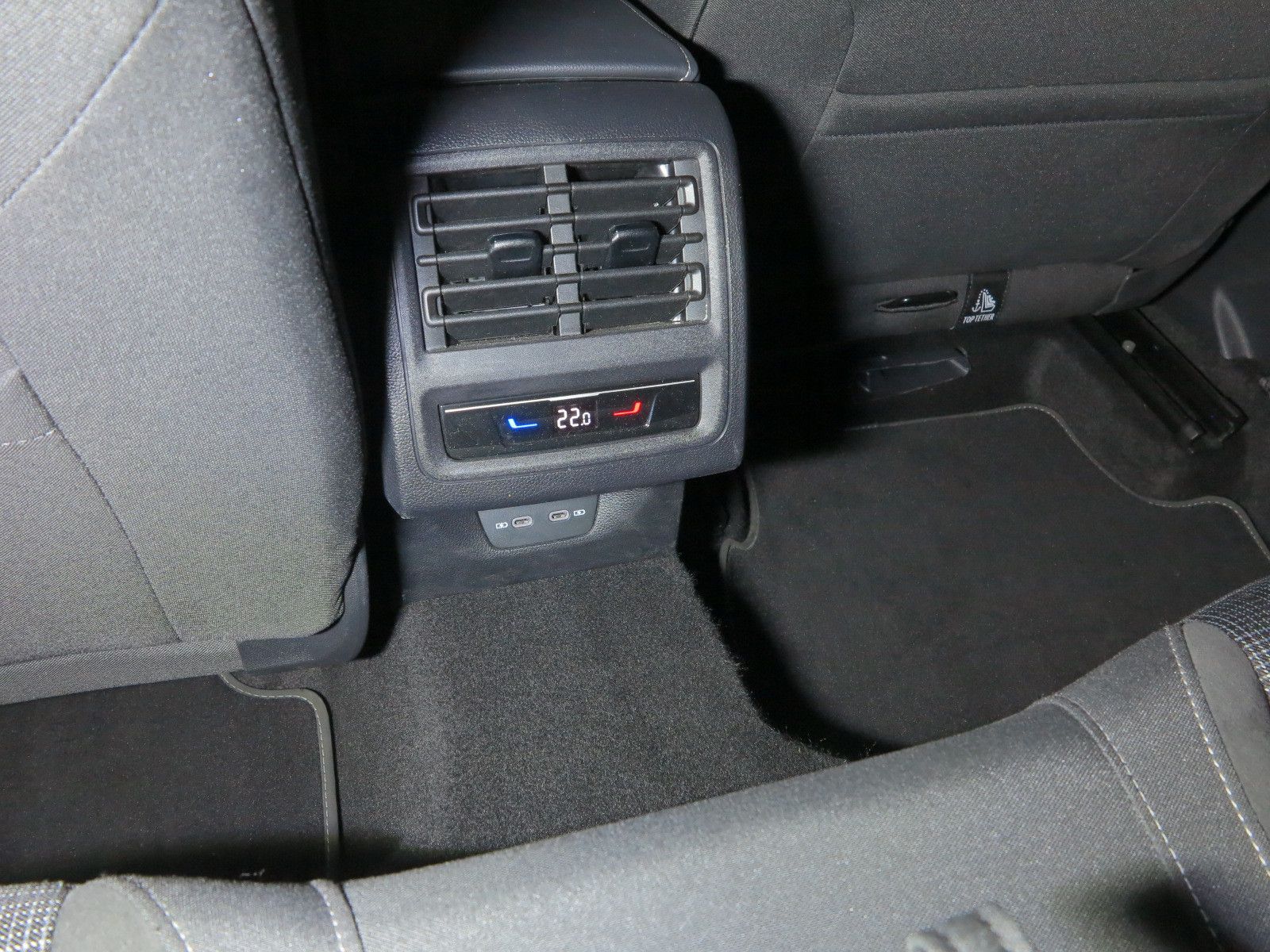 Volkswagen Golf VIII 2.0 TDI SCR DSG7 GTD eSAD Navi LM19