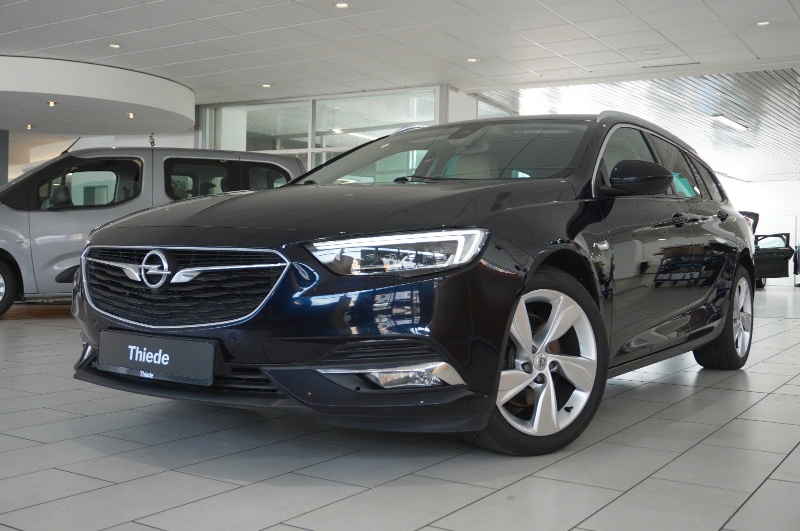 Opel Insignia B ST 2.0D INNOV. 4X4 - Samsaru's Car Outlet