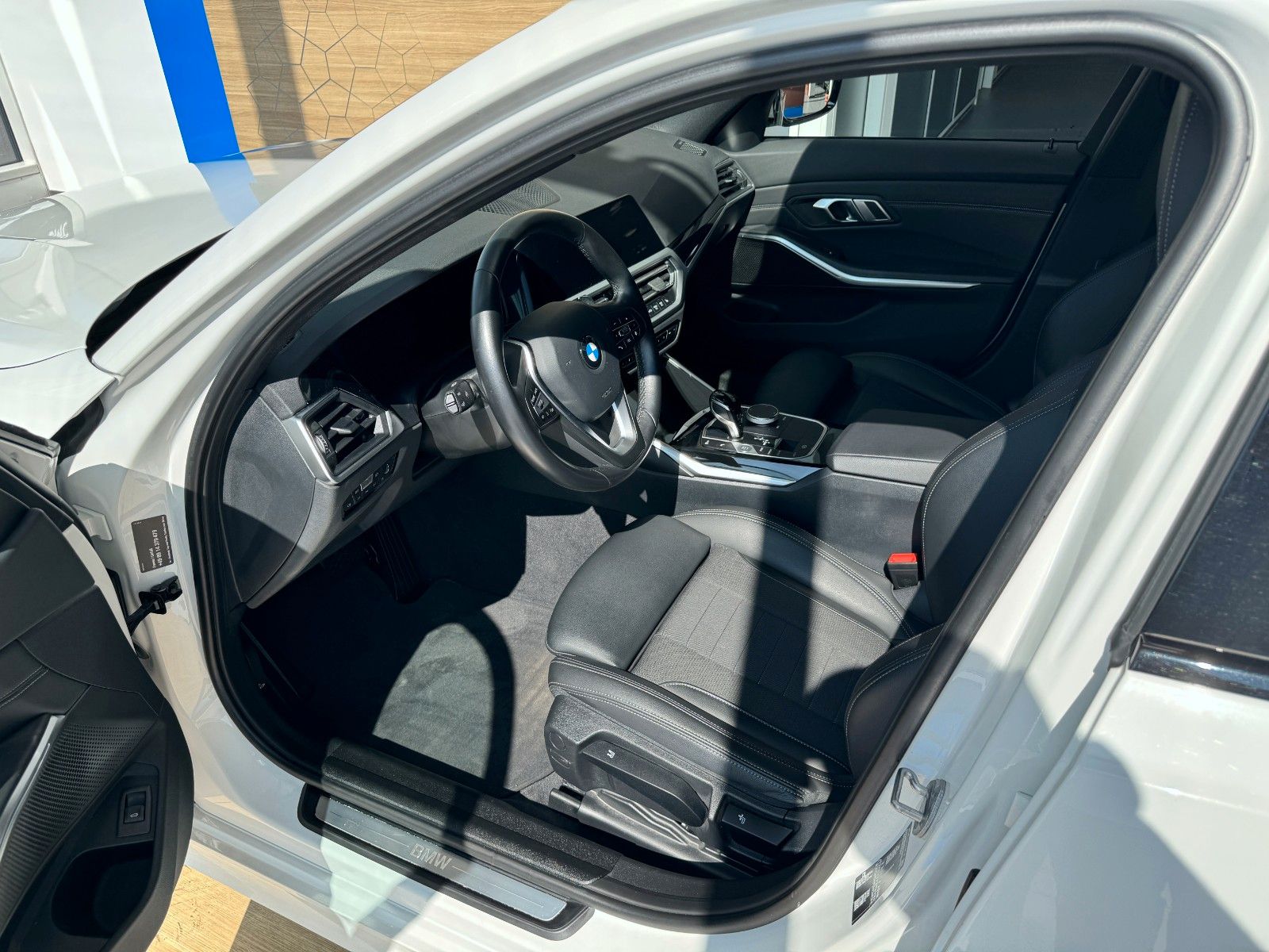 BMW 320d Touring Sport Line - Samsaru's Car Outlet