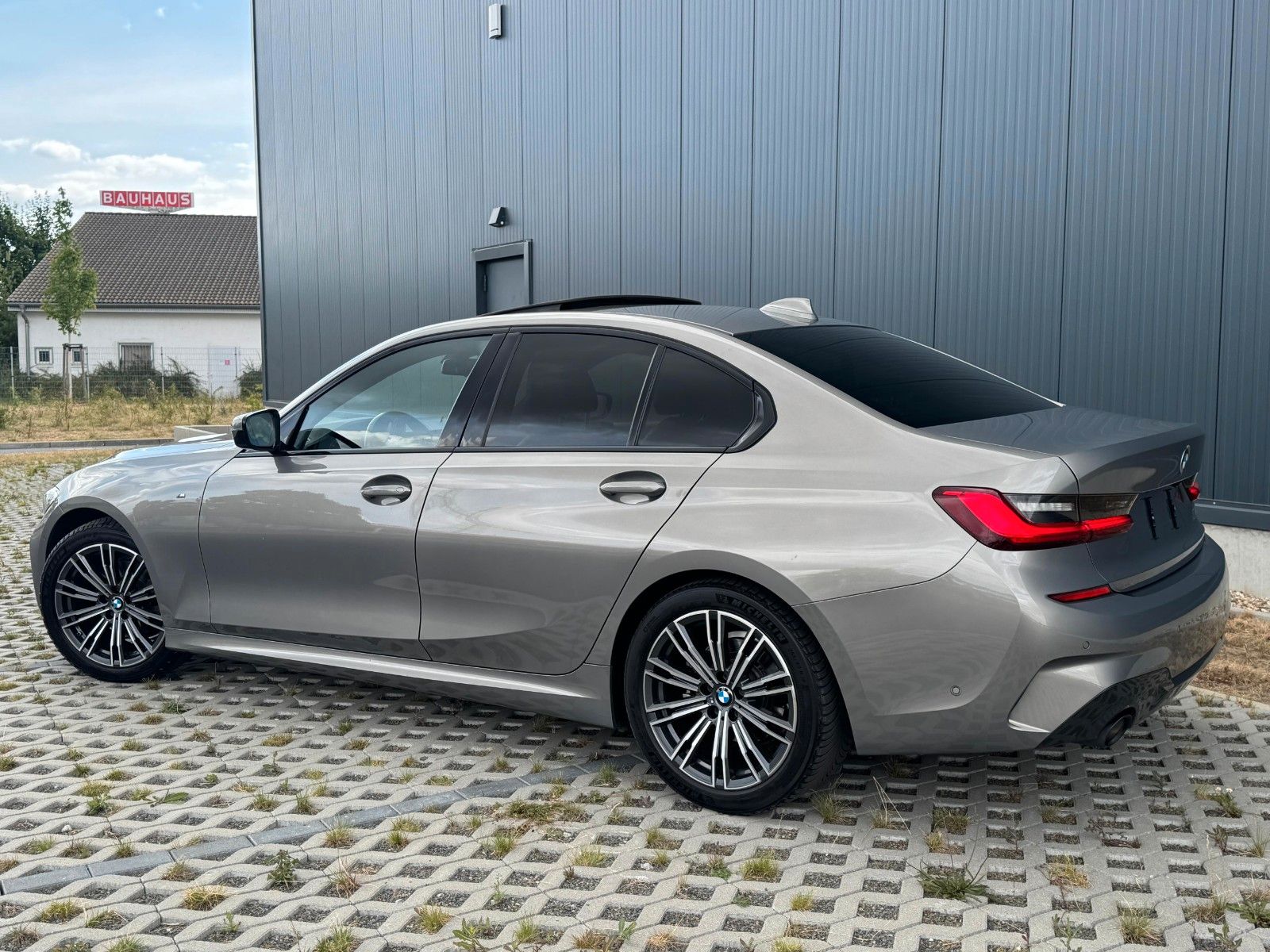 BMW Lim M Sport - Samsaru's Car Outlet