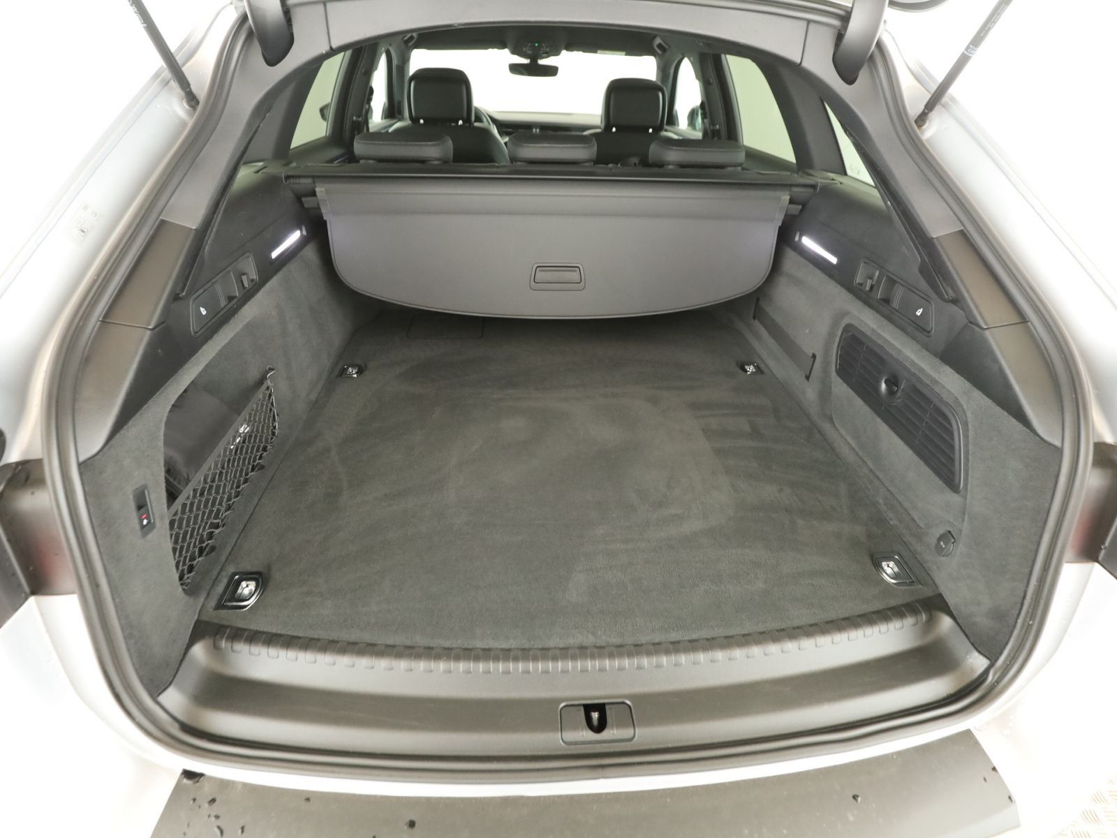 Audi A6 Avant 55 TFSIe quattro Sport - Samsaru's Car Outlet
