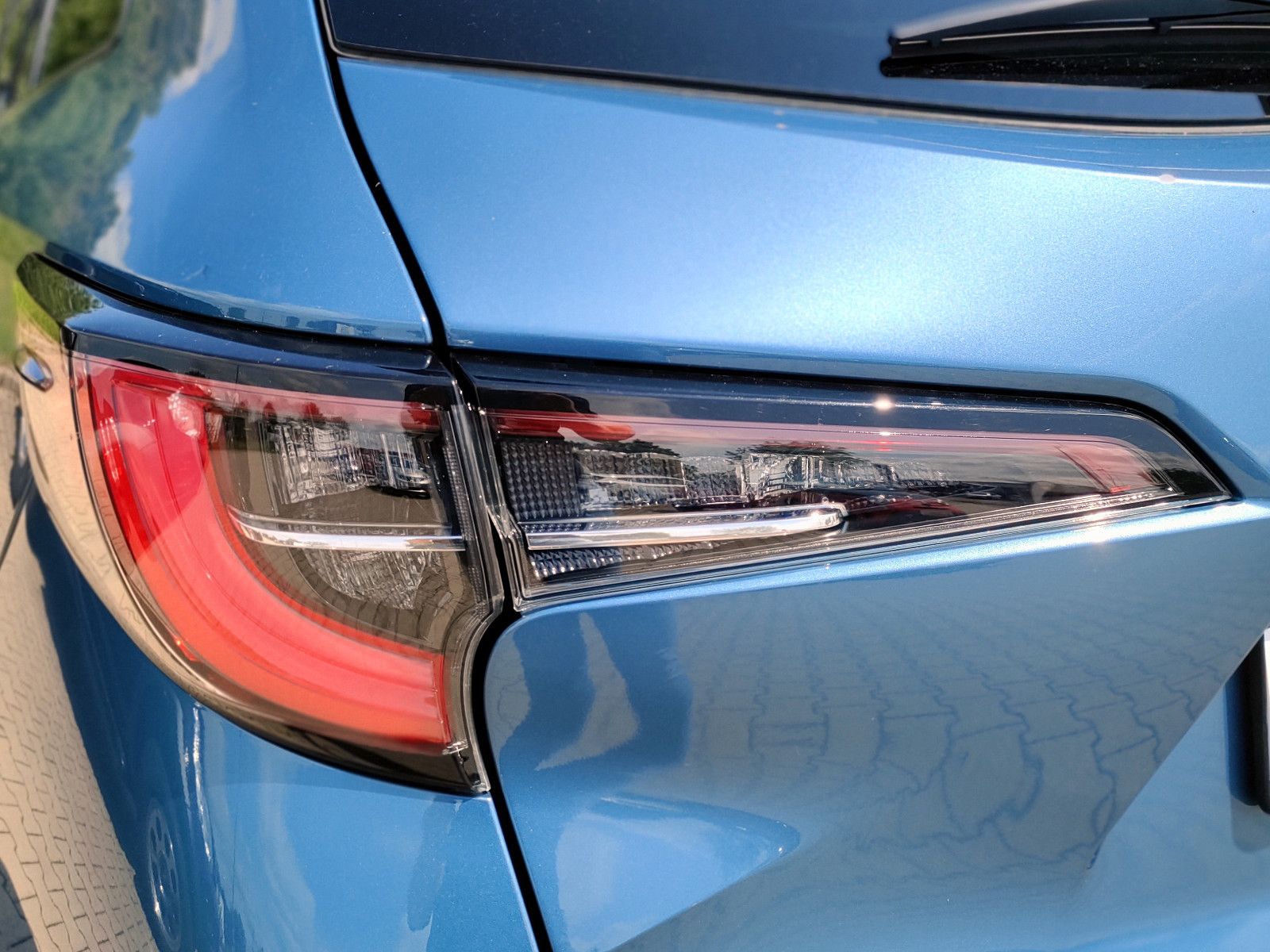 Toyota Corolla Touring Sports 2.0 Team - Samsaru's Car Outlet