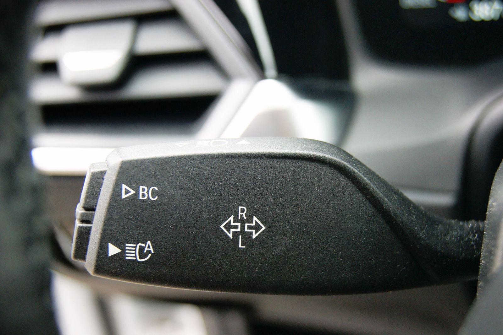 BMW 320d LIM SPORT-LINE - Samsaru's Car Outlet