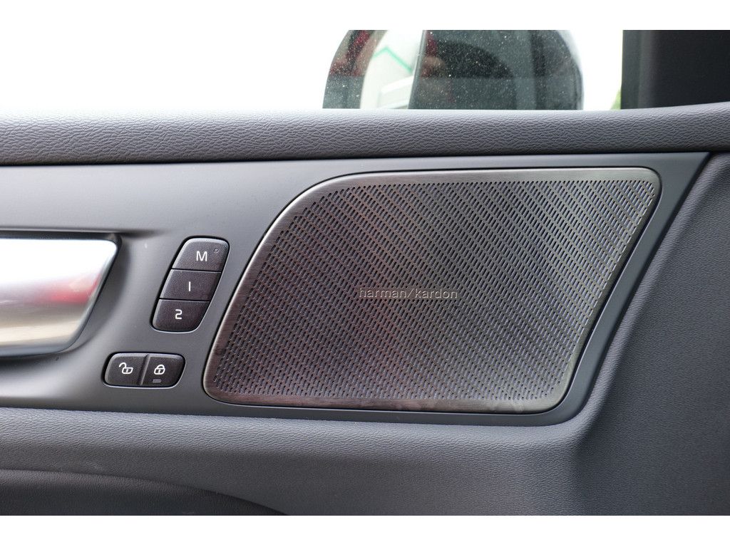 Volvo S60 Lim. T8 Ultimate Dark Recharge Plug-In Hybri