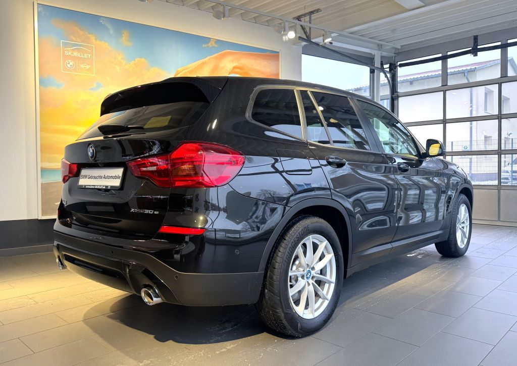 BMW X3 xDrive30e PANO+KAM+KOMF+HUD+HIFI+DAB+LEDer+AL