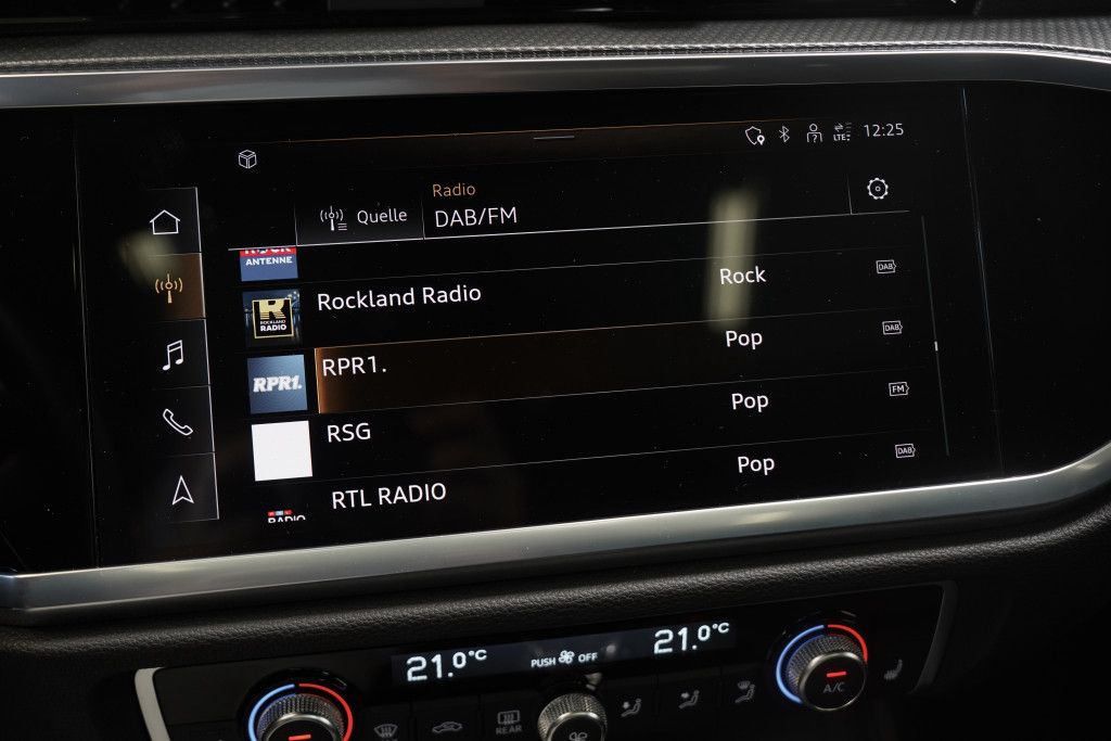 Audi Q3 40 TDI q. Sportback S line - Samsaru's Car Outlet