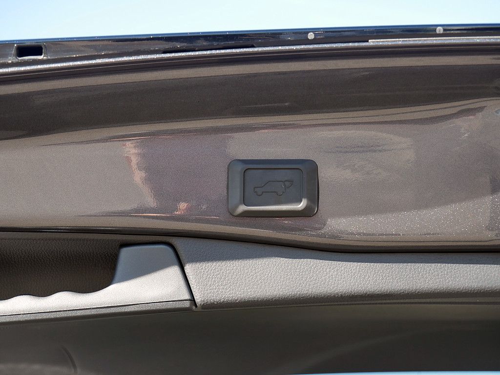 Toyota RAV 4 Plug-in Hybrid 4x4 AHK 1850 KG HUD teampla