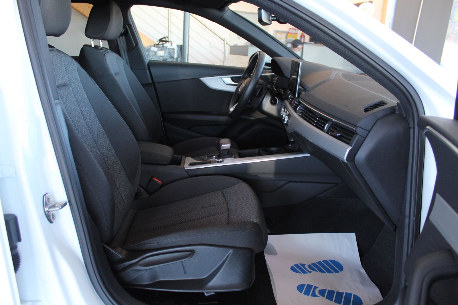 Audi A4 Avant 40 TDI S tronic S line sport - Samsaru's Car Outlet