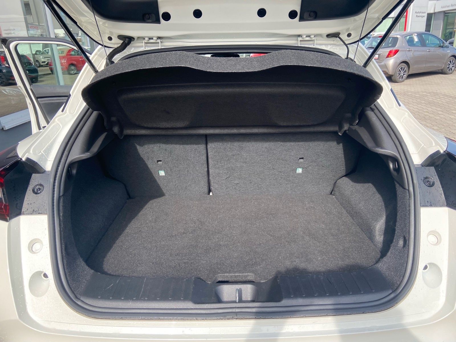 Nissan Juke Hybrid N-Connecta - Samsaru's Car Outlet