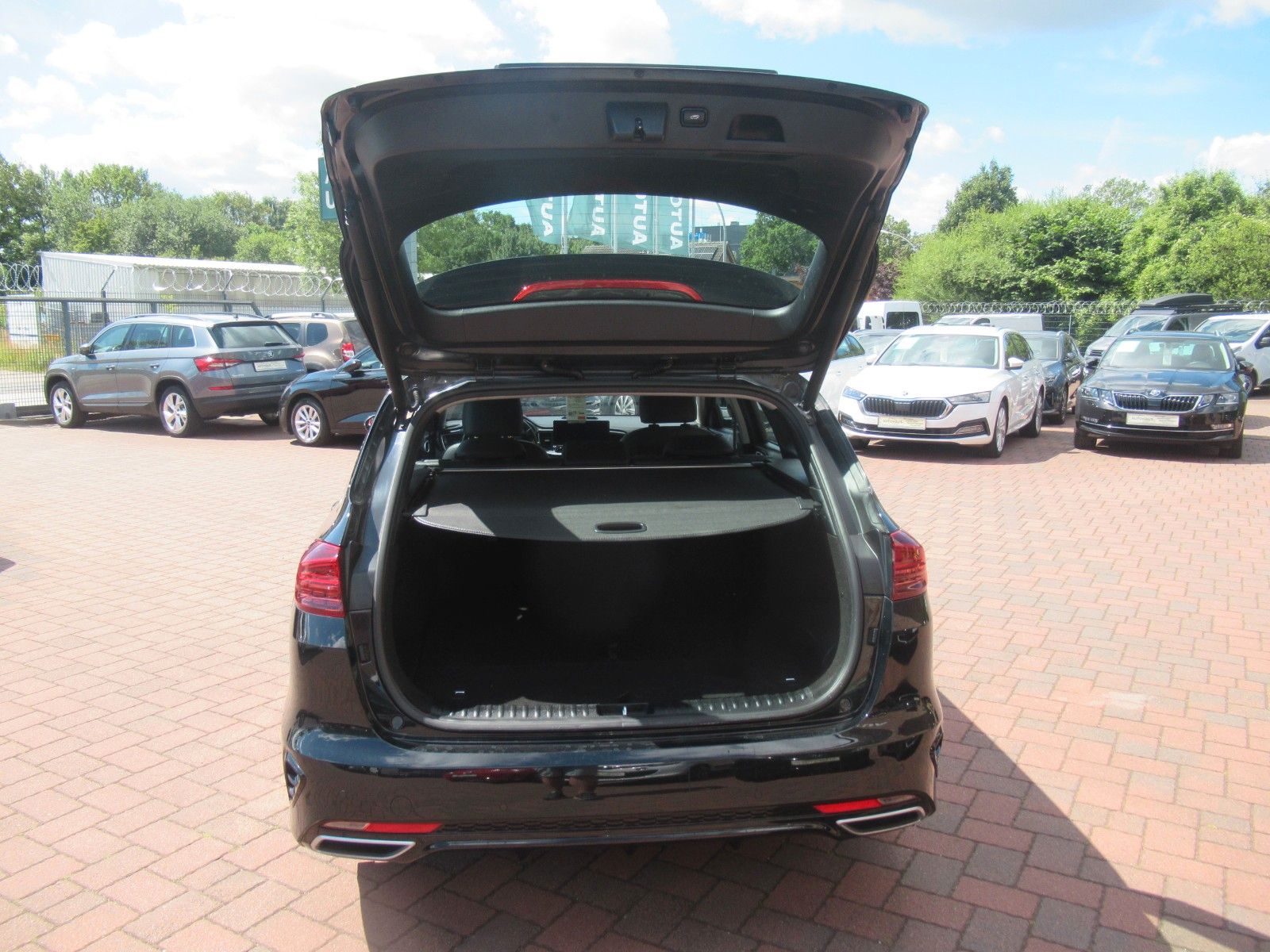 Kia cee'd SW 1.6 GDI DCT Spirit - Samsaru's Car Outlet