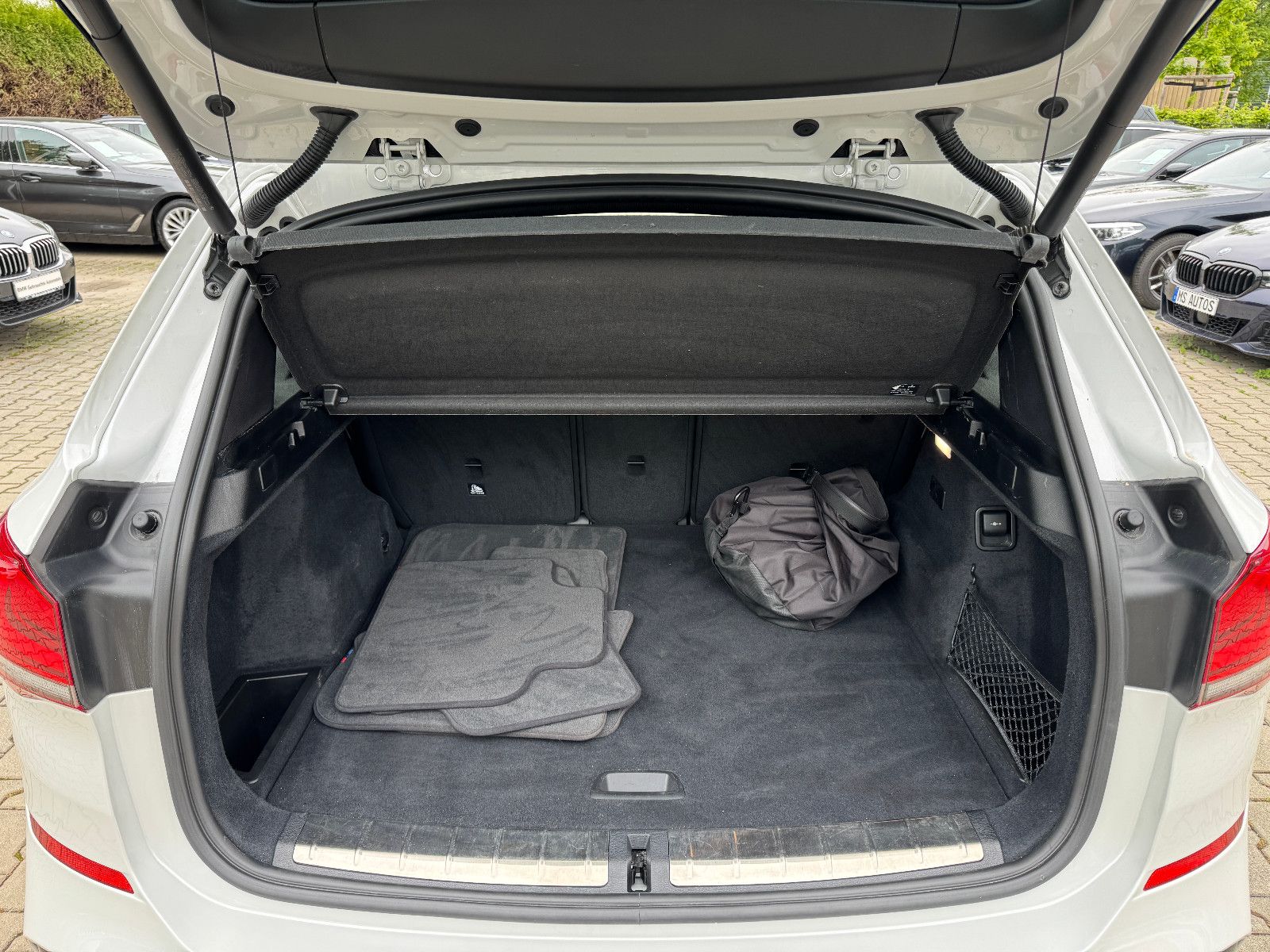 BMW X1 xDrive 25 e M Sport - Samsaru's Car Outlet