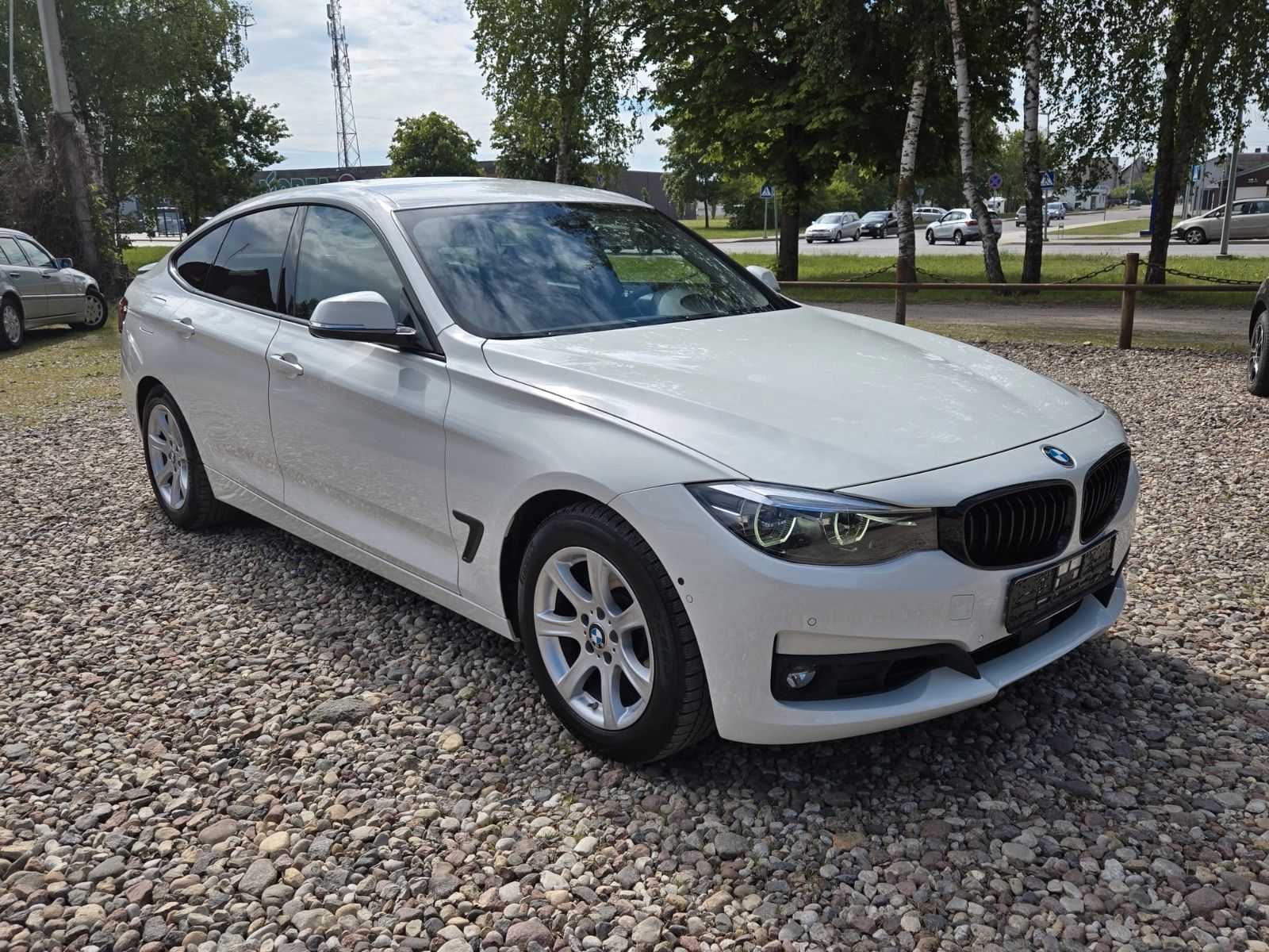 BMW 3 Gran Turismo 330 i xDrive Advantage - Samsaru's Car Outlet