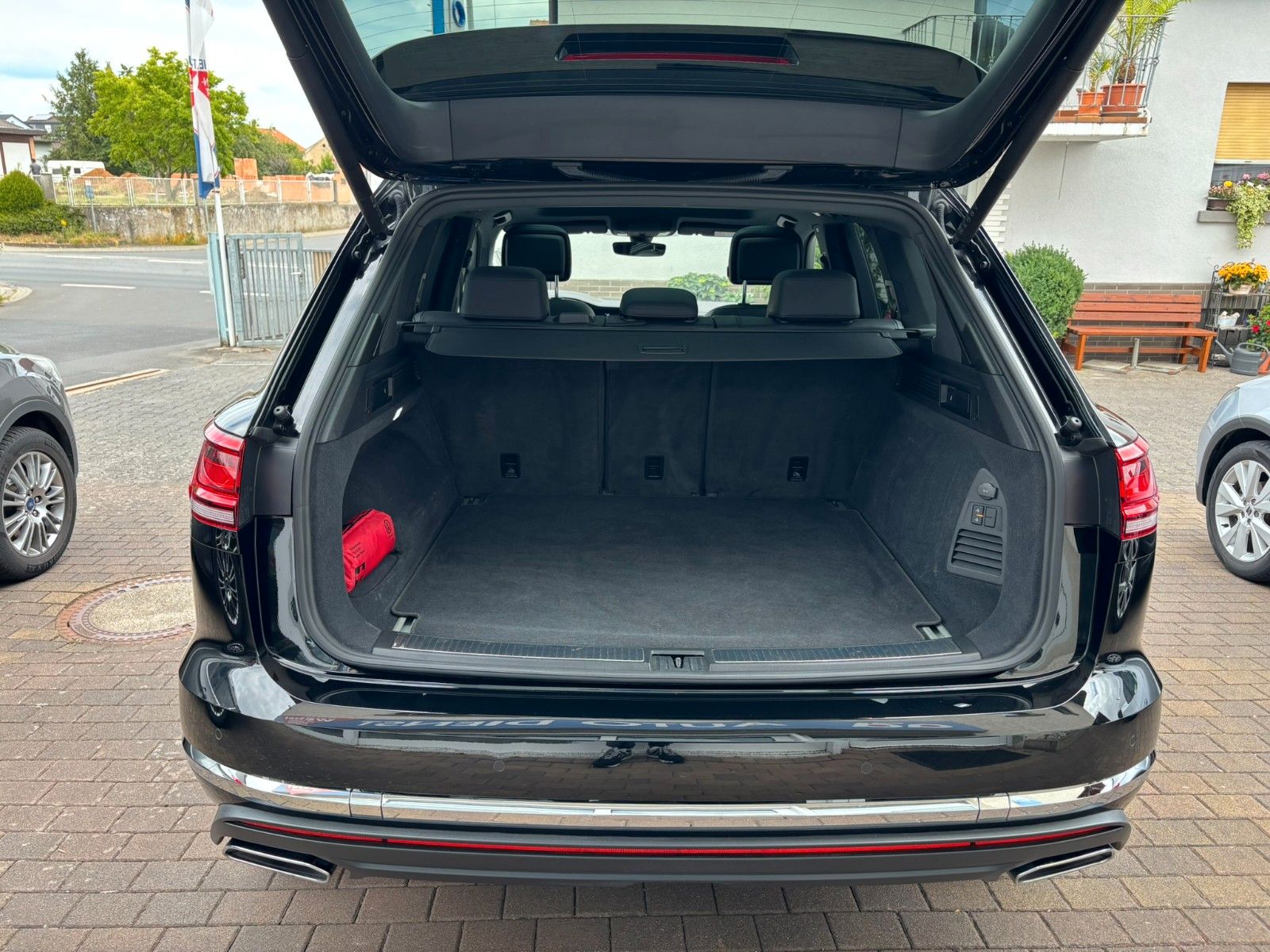 Volkswagen Touareg Elegance 4M - Samsaru's Car Outlet