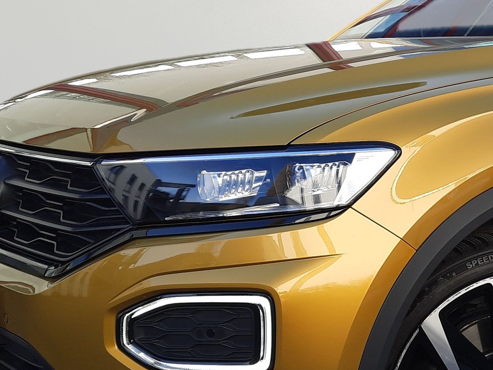 Volkswagen T-Roc R-LINE BLACK - Samsaru's Car Outlet