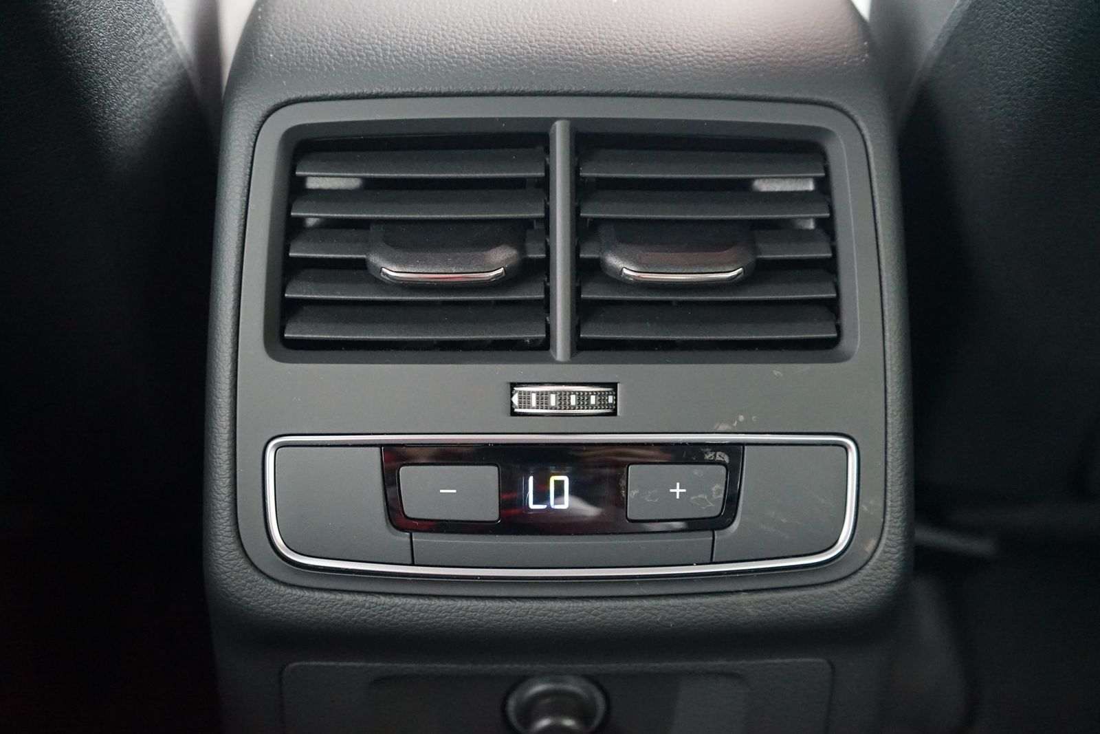 Audi A4 Avant 40 quattro S-Line - Samsaru's Car Outlet