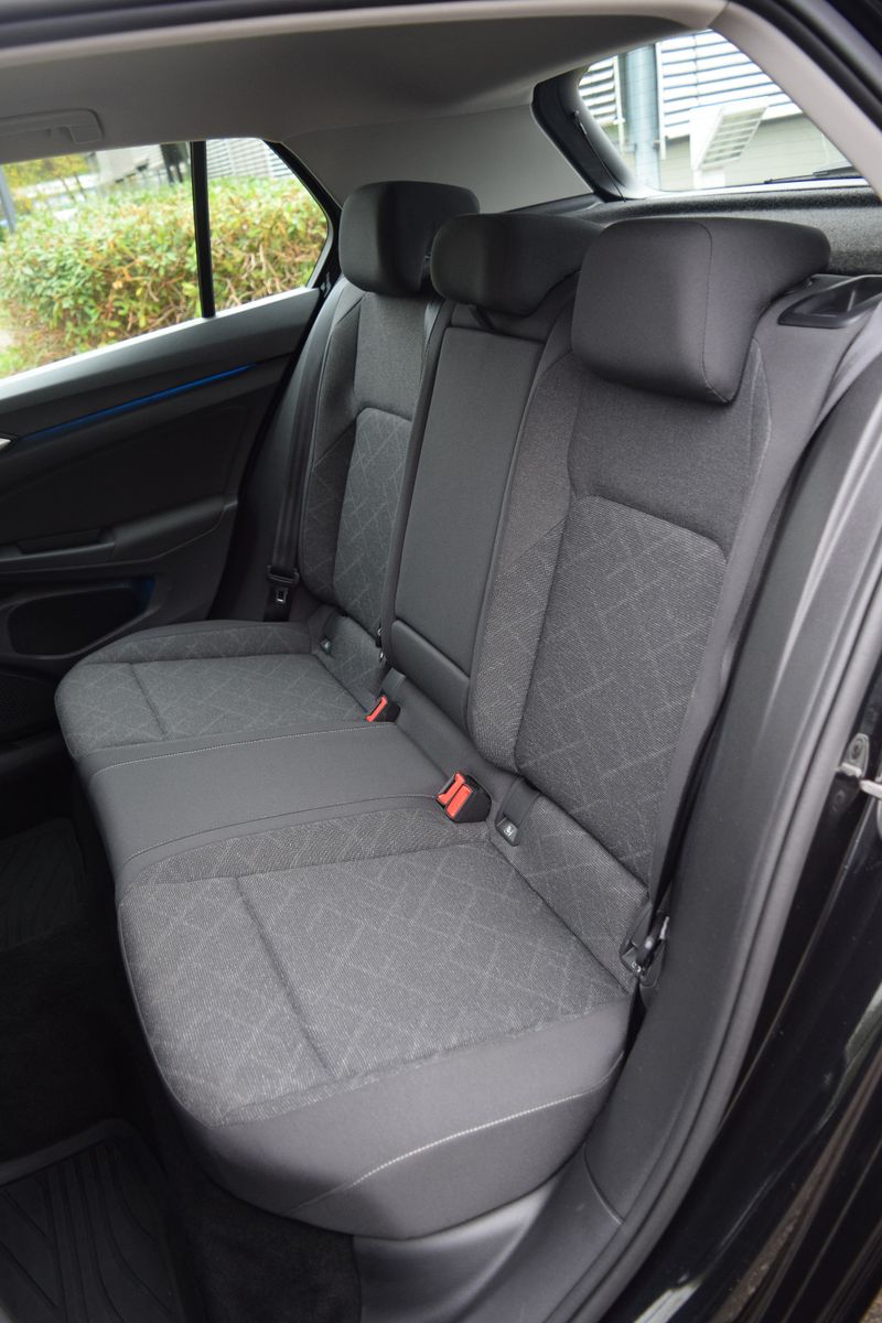 Volkswagen Golf VIII Lim. Life - Samsaru's Car Outlet