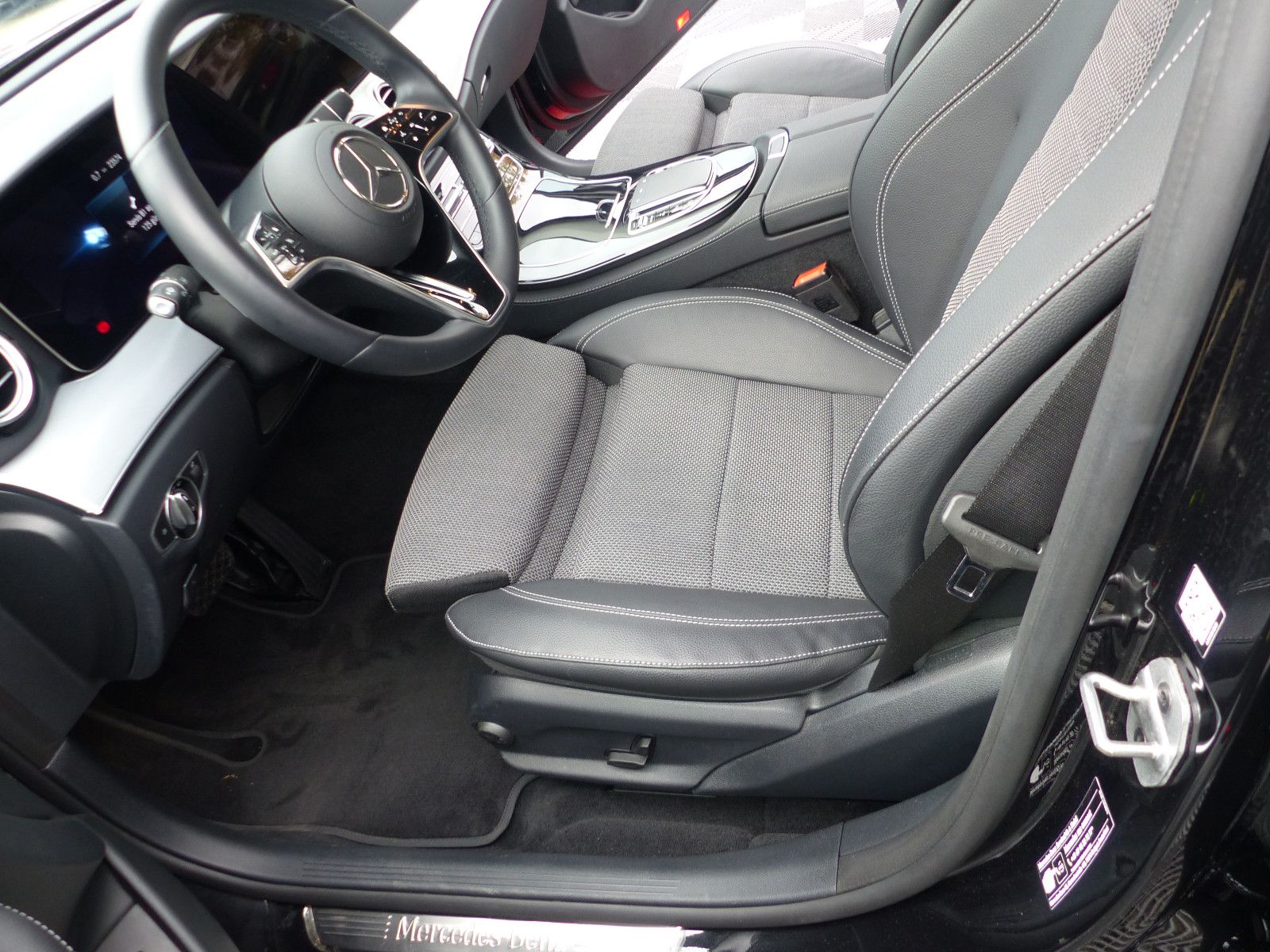 Mercedes-Benz E 220 d AVANGARDE - Samsaru's Car Outlet