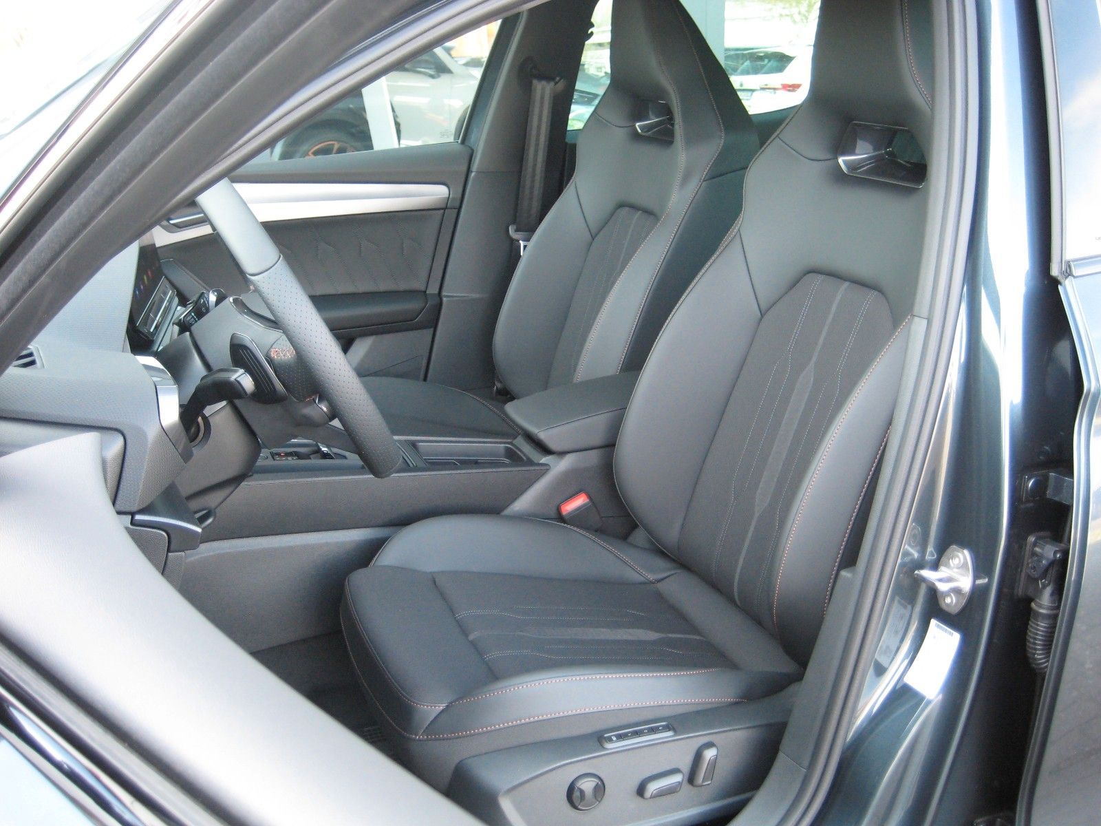 Cupra Leon 1.4 e-HYBRID 180kW VZ DSG - Samsaru's Car Outlet