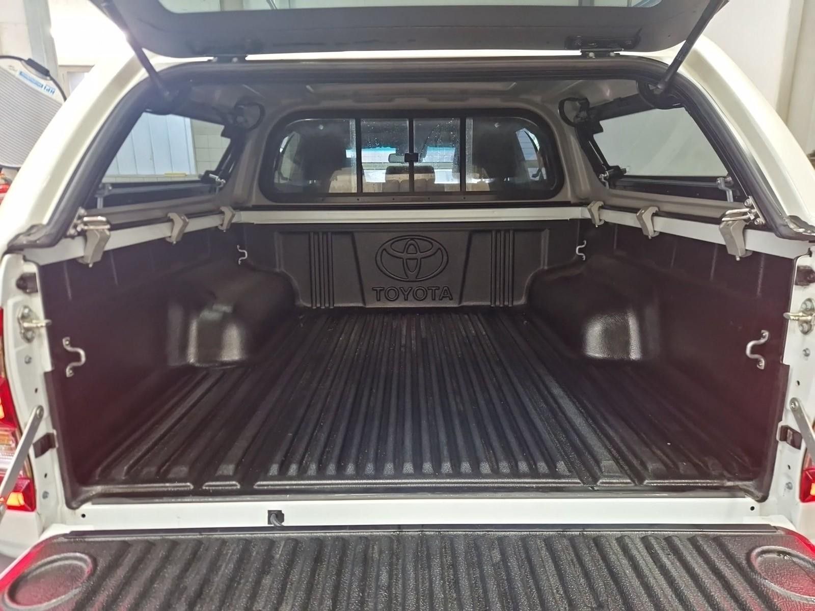 Toyota Hilux Double Cab Invincible 4x4 Hardtop+AHK+WKR