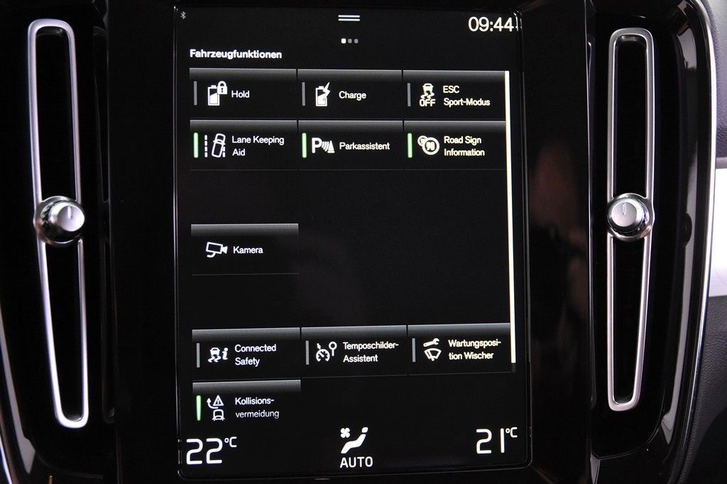 Volvo XC40 T4 Recharge Inscription - Samsaru's Car Outlet