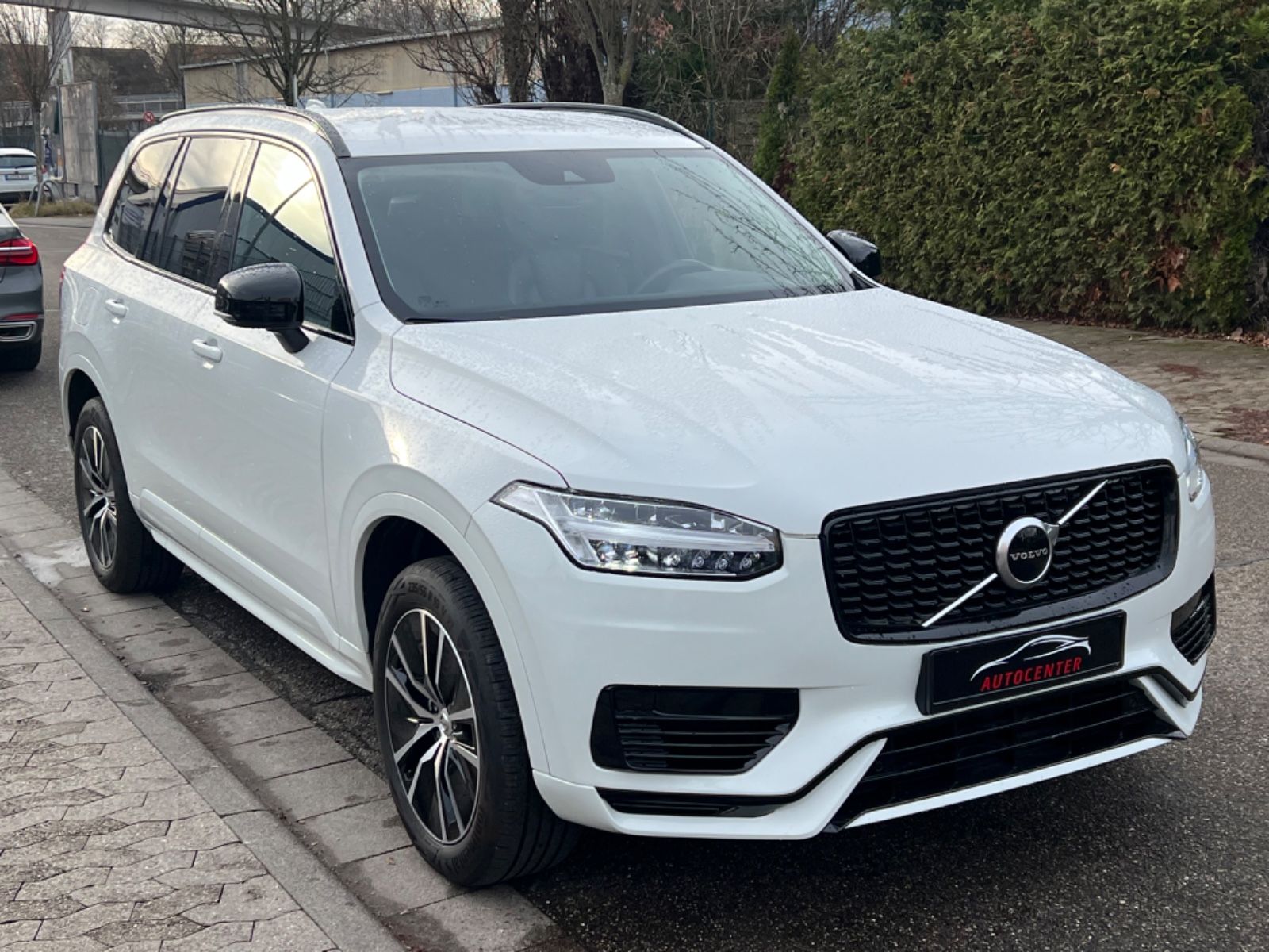 Volvo XC90 T8 R Design AWD - Samsaru's Car Outlet