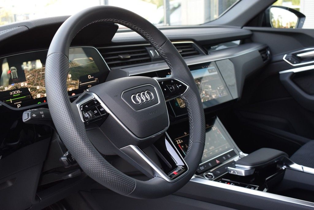 Audi Q8 50 e-tron quattro S-line - Samsaru's Car Outlet