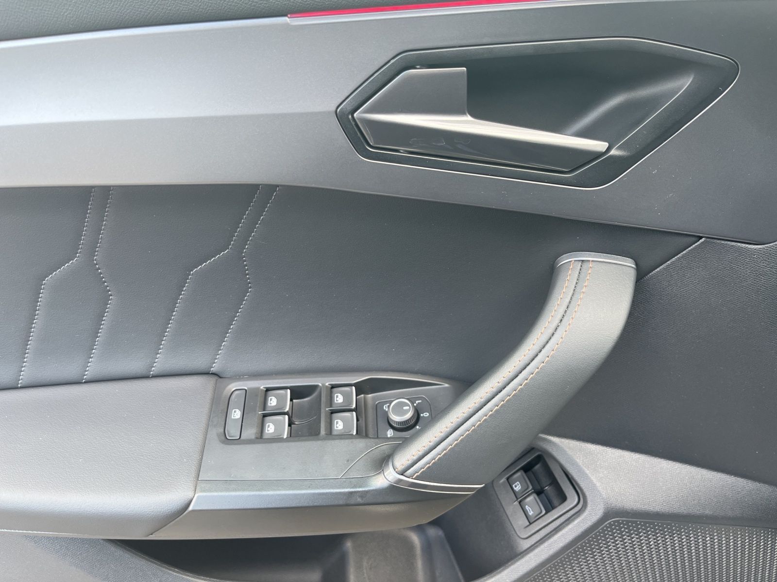 Cupra Leon Sportstourer 1.4 e-hybrid DSG - Samsaru's Car Outlet
