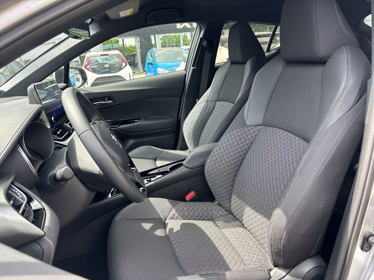 Toyota C-HR Hybrid Team D 2.0 - Samsaru's Car Outlet