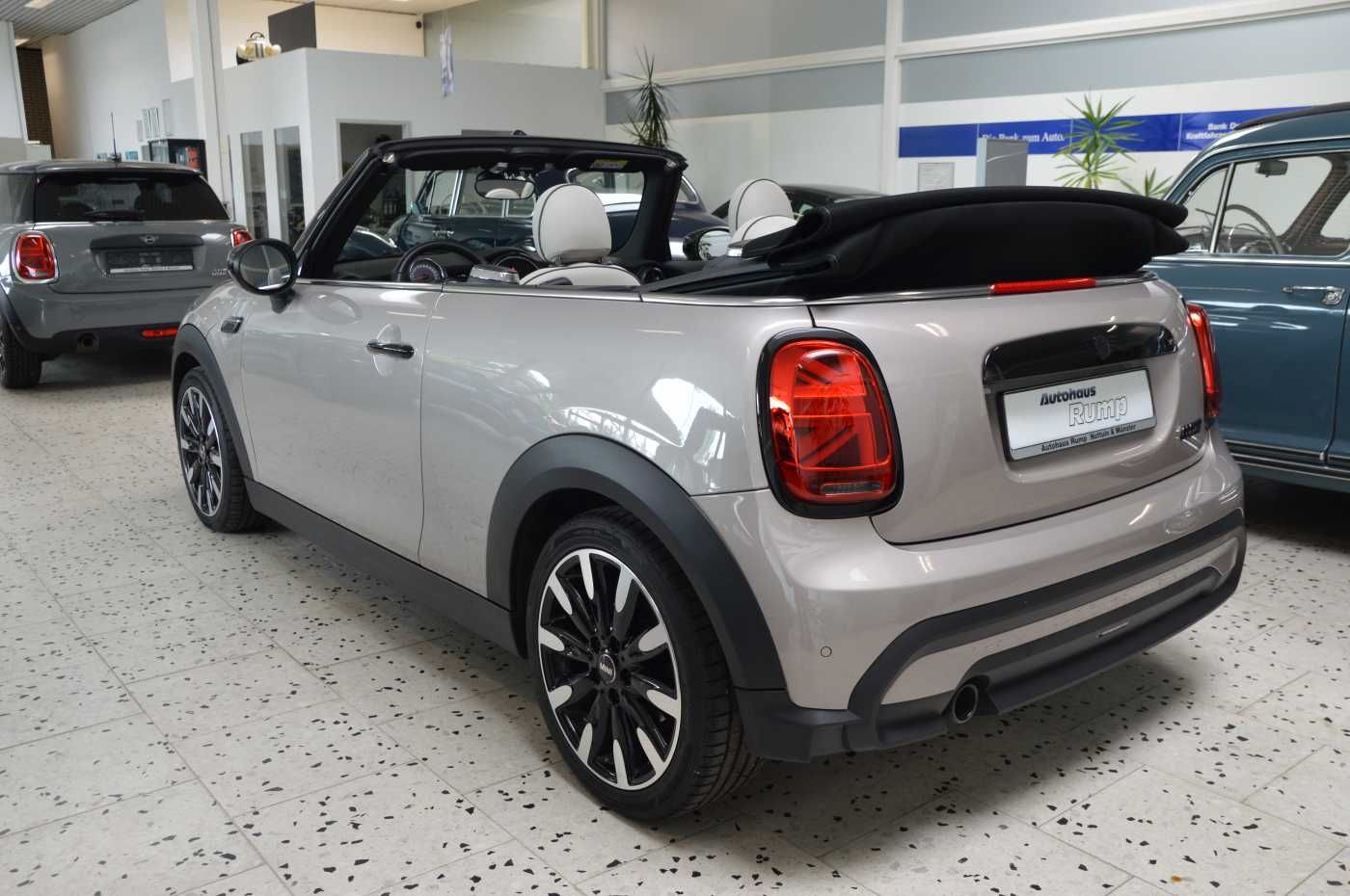 MINI CABRIO Cooper Classic - Samsaru's Car Outlet