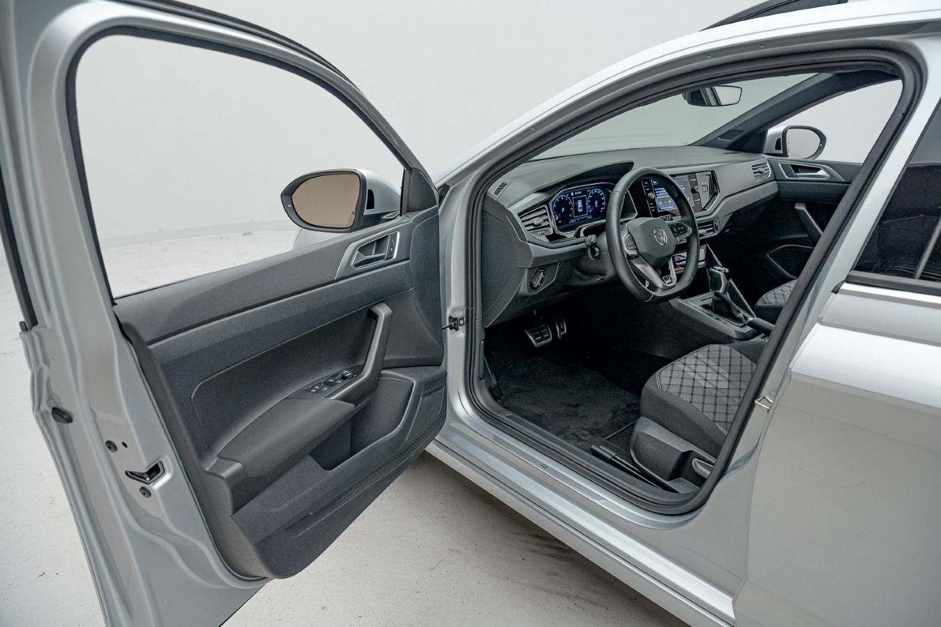 Volkswagen Taigo 1.0 TSI R-Line - Samsaru's Car Outlet