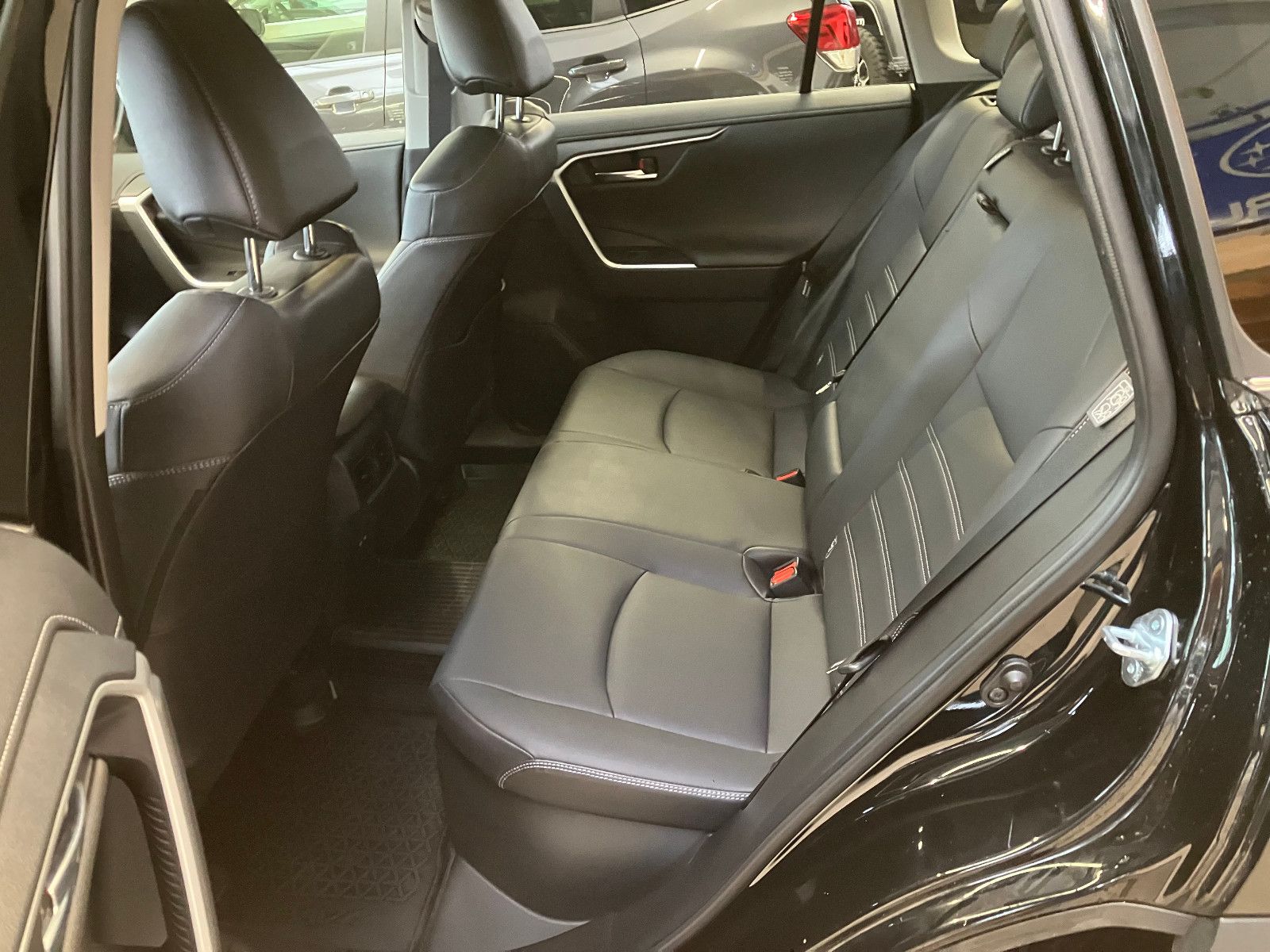Toyota RAV 4 2.5 Hybrid Business Edition - Samsaru's Car Outlet