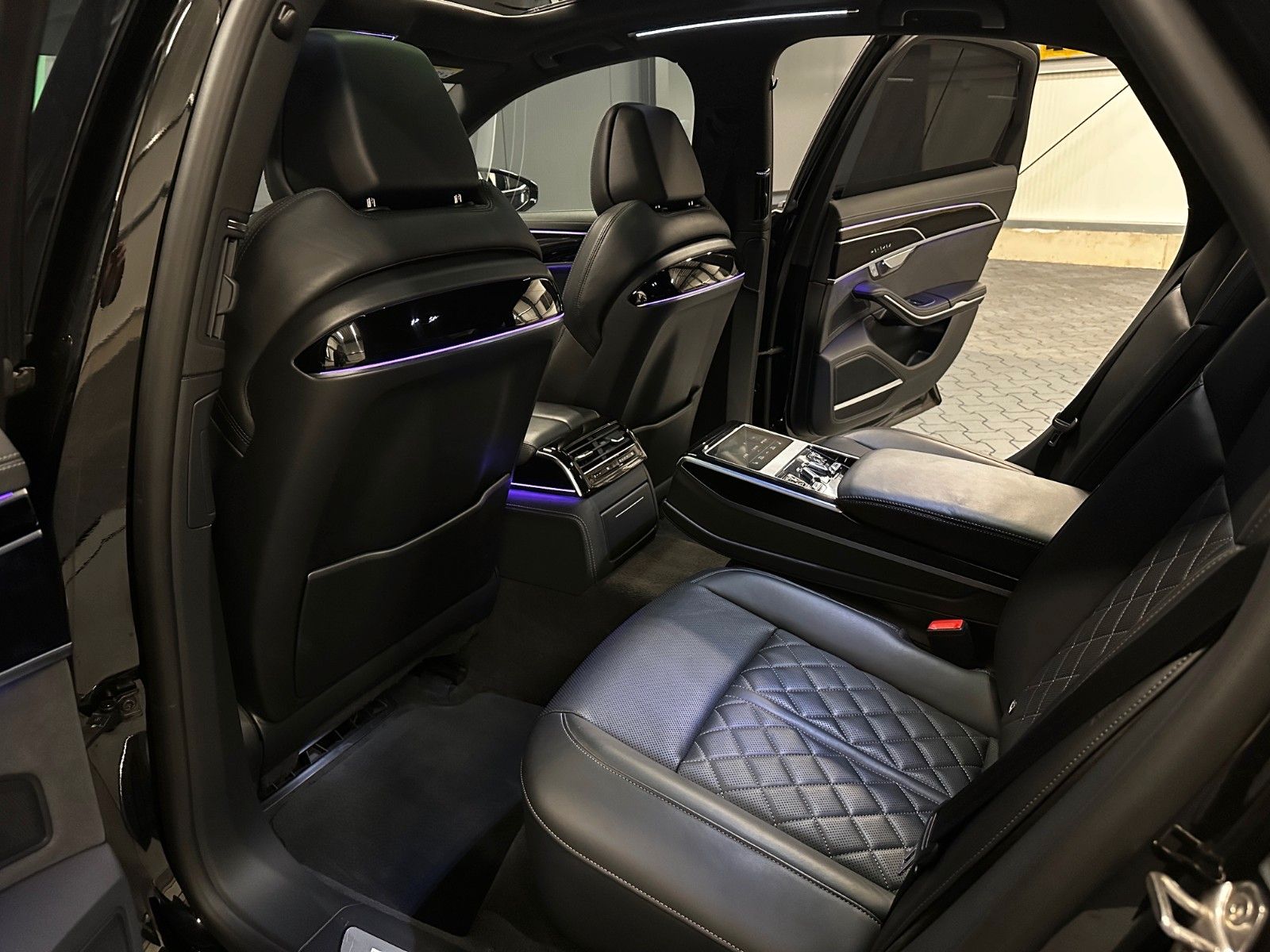 Audi A8 50 TDI quattro S-Line - Samsaru's Car Outlet