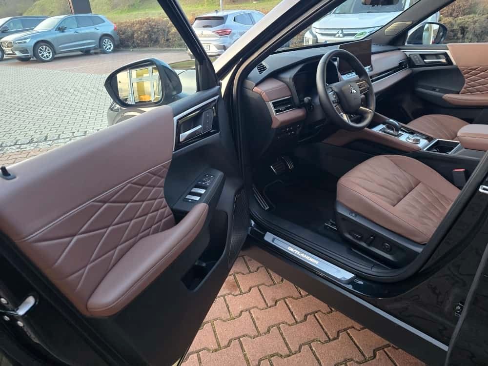 Mitsubishi PHEV Outlander Top LUXURY//0,99% FINANZIERUNG