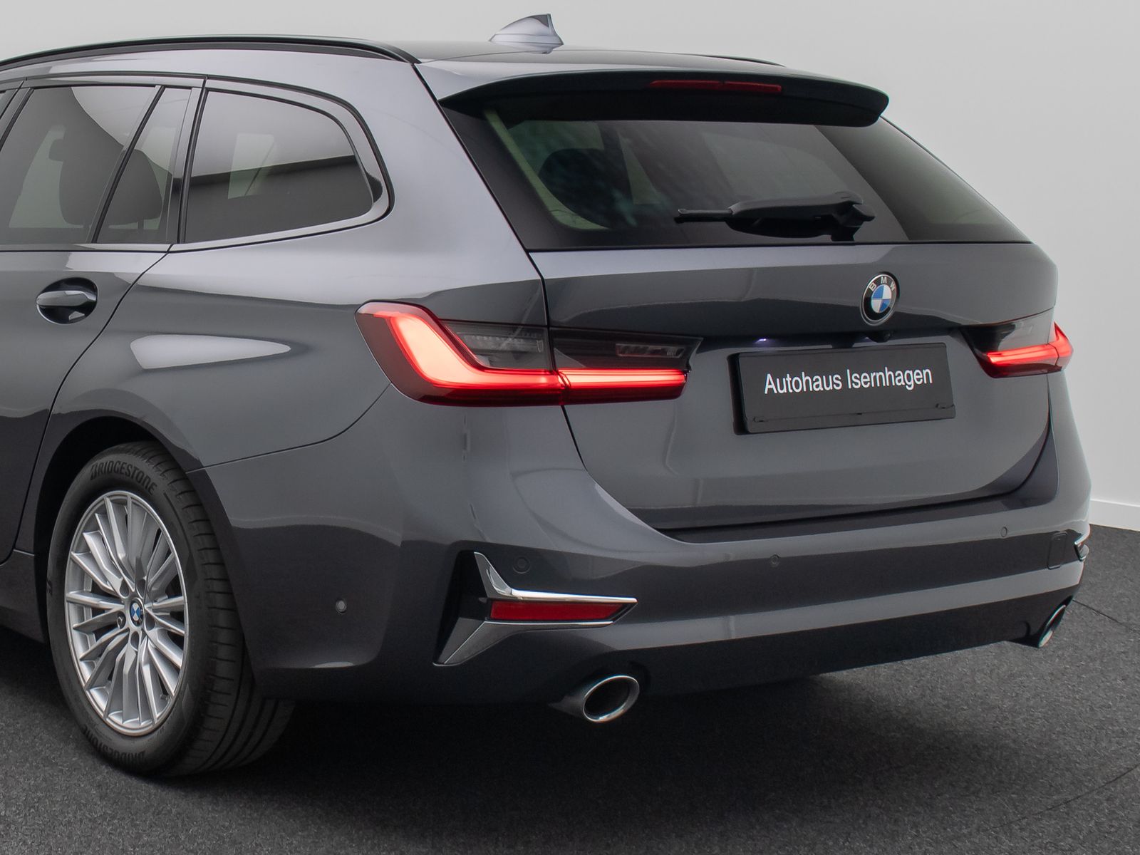 BMW 320d Luxury Line - Samsaru's Car Outlet