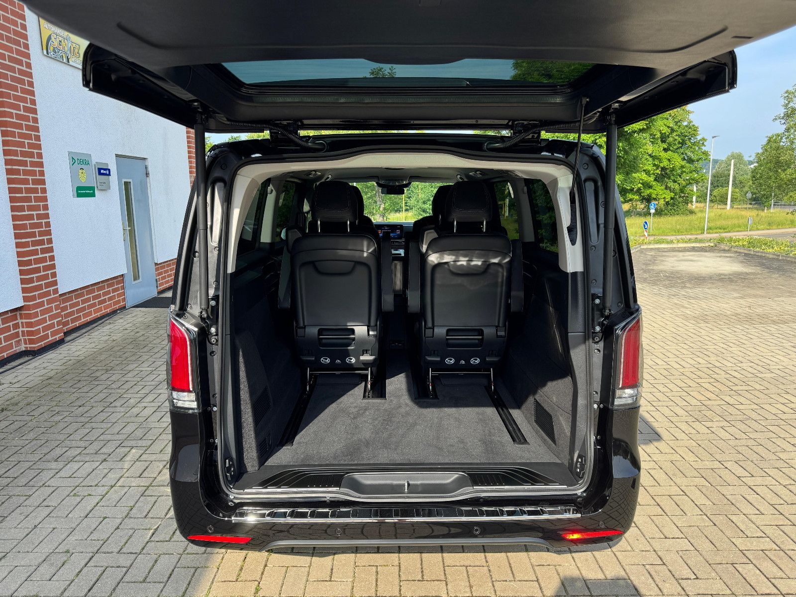 Mercedes-Benz V 300d AVANGARDE AMG - Samsaru's Car Outlet