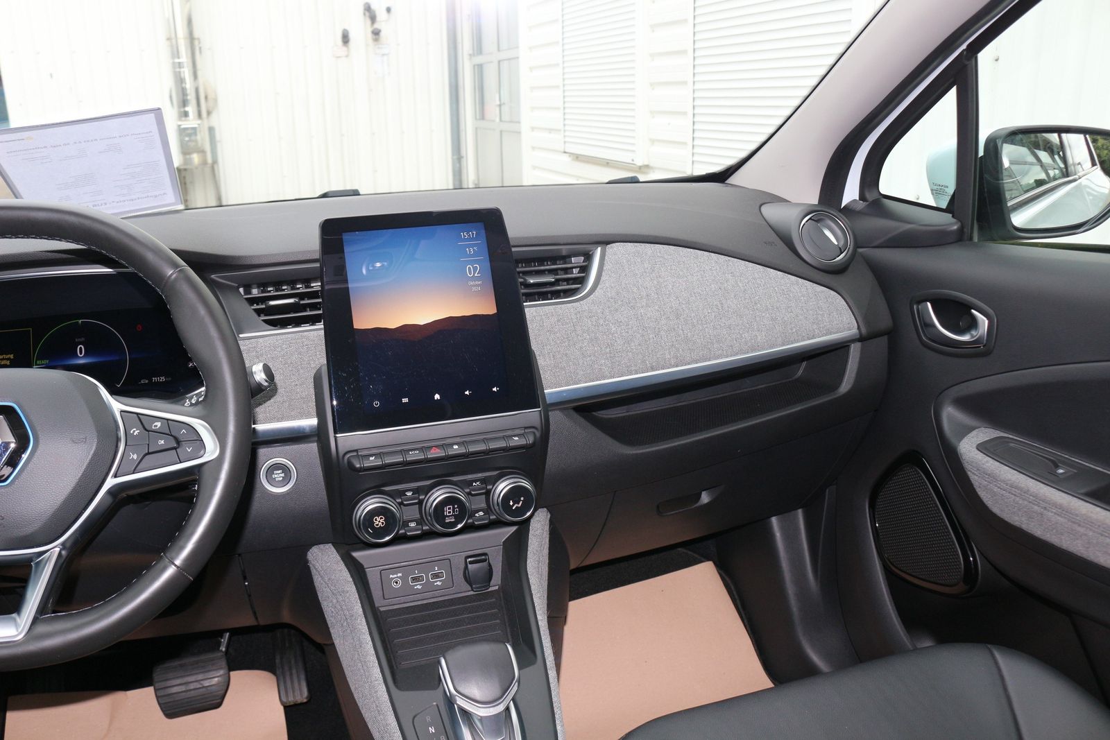 Renault ZOE Intens R135 Z.E. 50 - Samsaru's Car Outlet