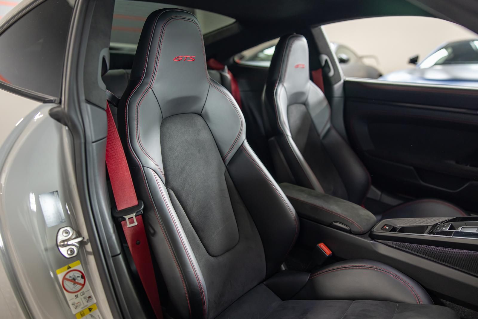 Porsche 911 Carrera 4 GTS Coupe PDLS+ BOSE PANO AERO-KIT