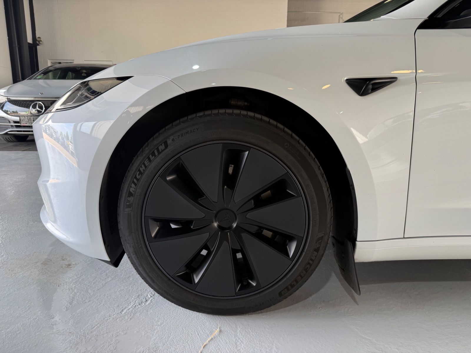 Tesla Model 3 RWD Plus NEW-Model
