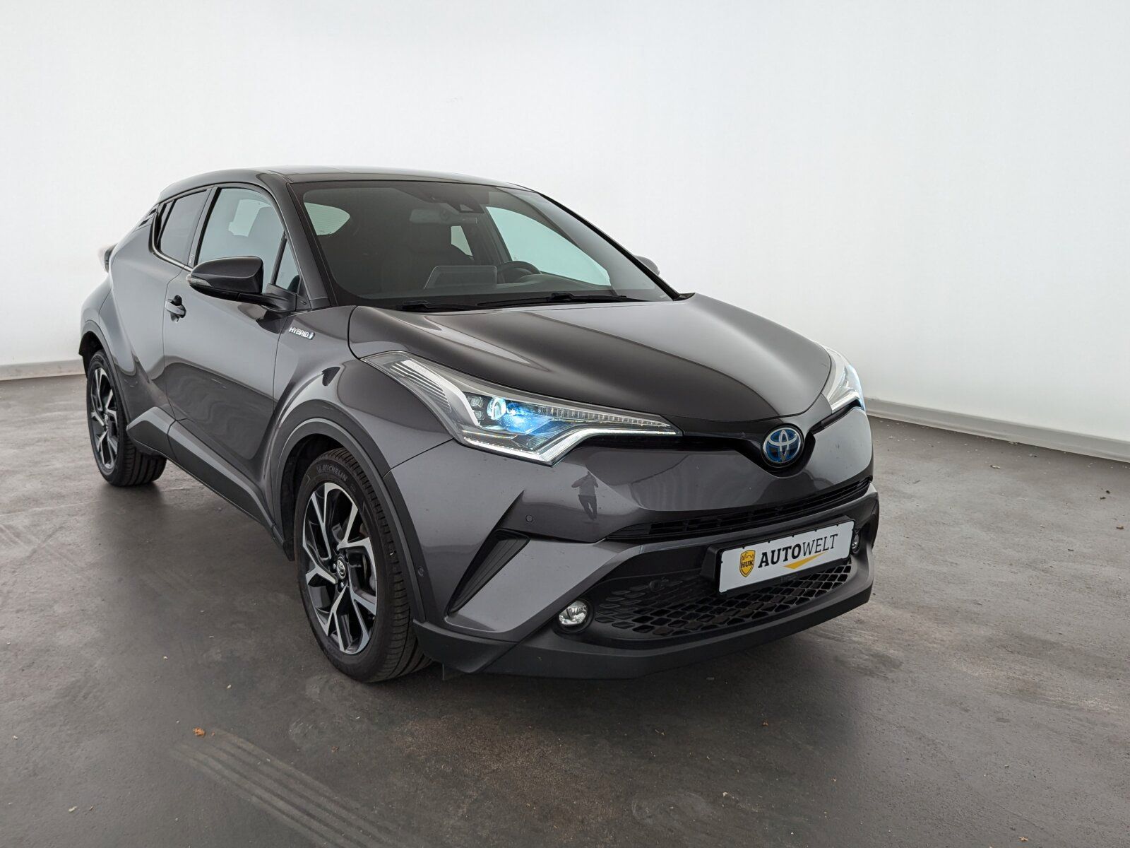 Toyota C-HR 1.8 Hybrid Team - Samsaru's Car Outlet